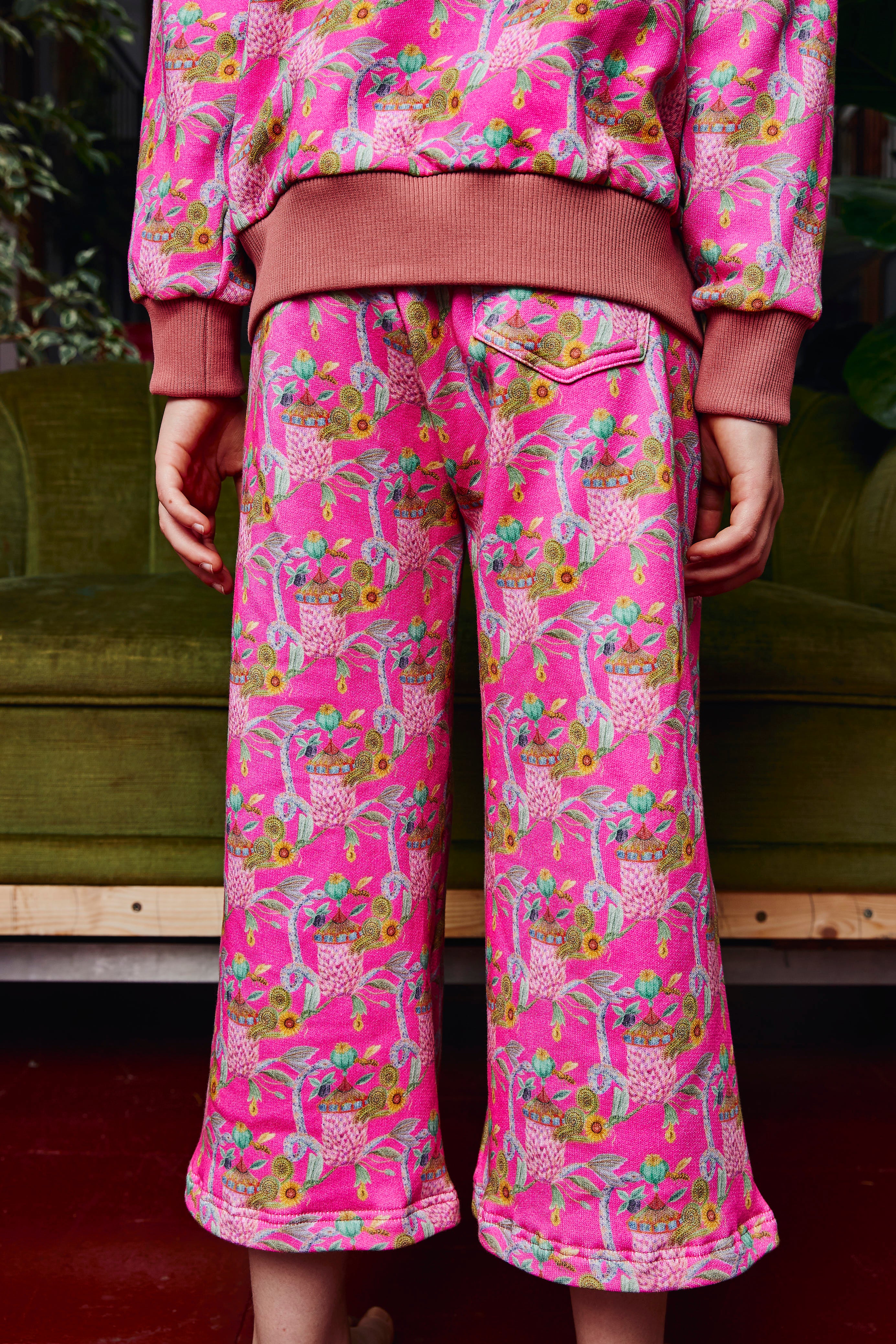 Kids organic cotton sweat pants.