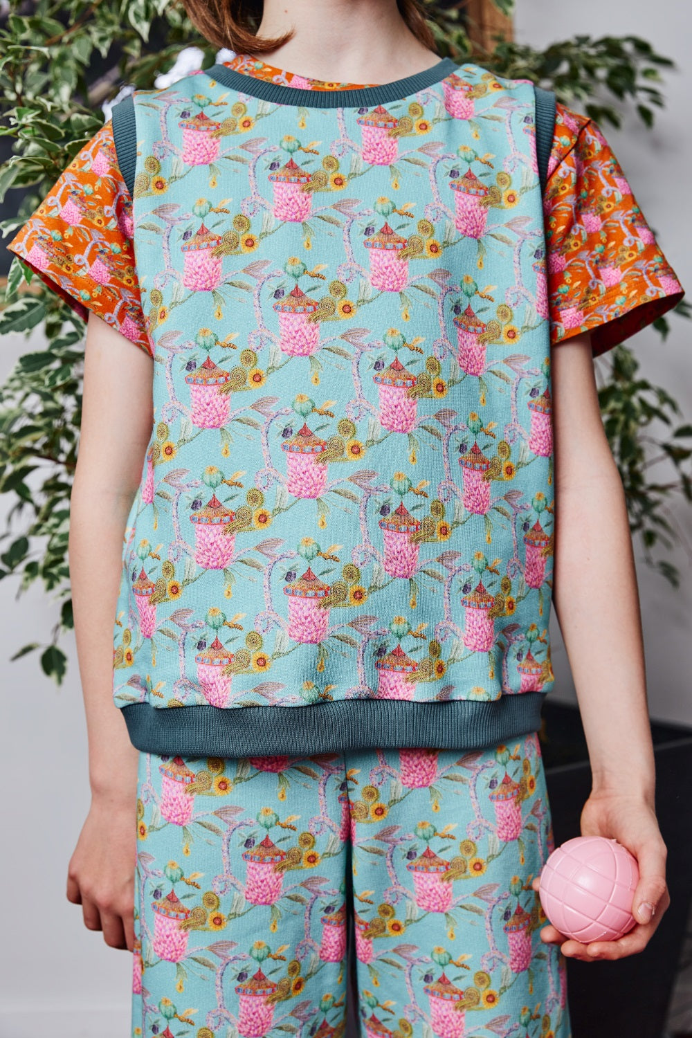 Kids organic cotton sweater vest.