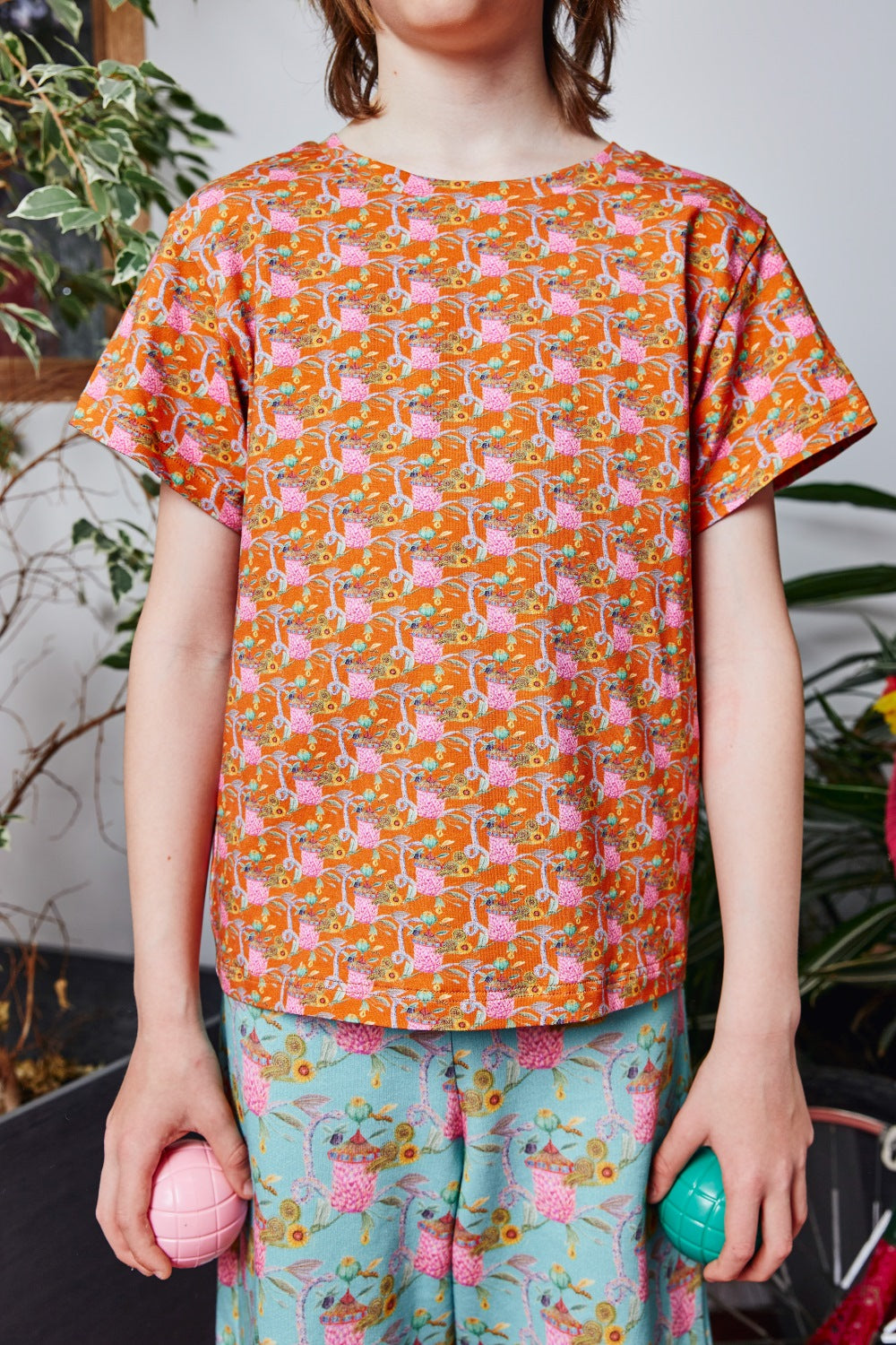 Kids unisex organic cotton stretch jersey t-shirt.