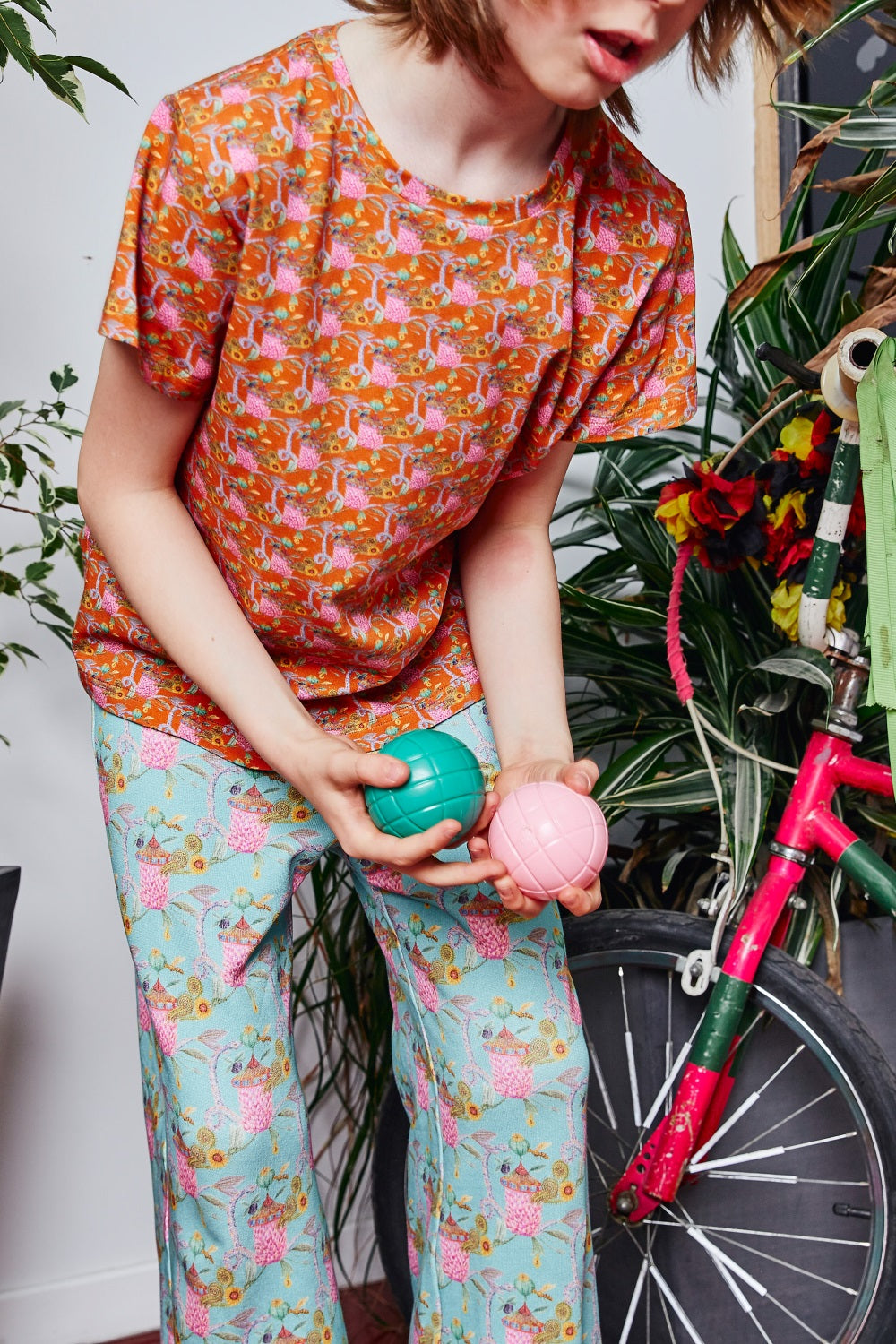 Kids unisex organic cotton stretch jersey t-shirt.