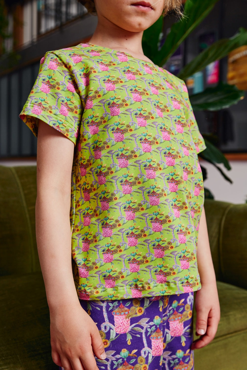 Kids unisex organic cotton stretch jersey t-shirt.