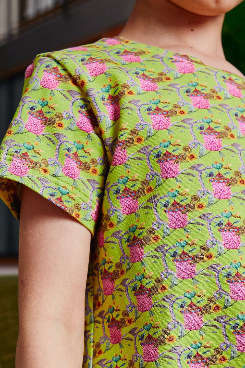 Kids unisex organic cotton stretch jersey t-shirt.