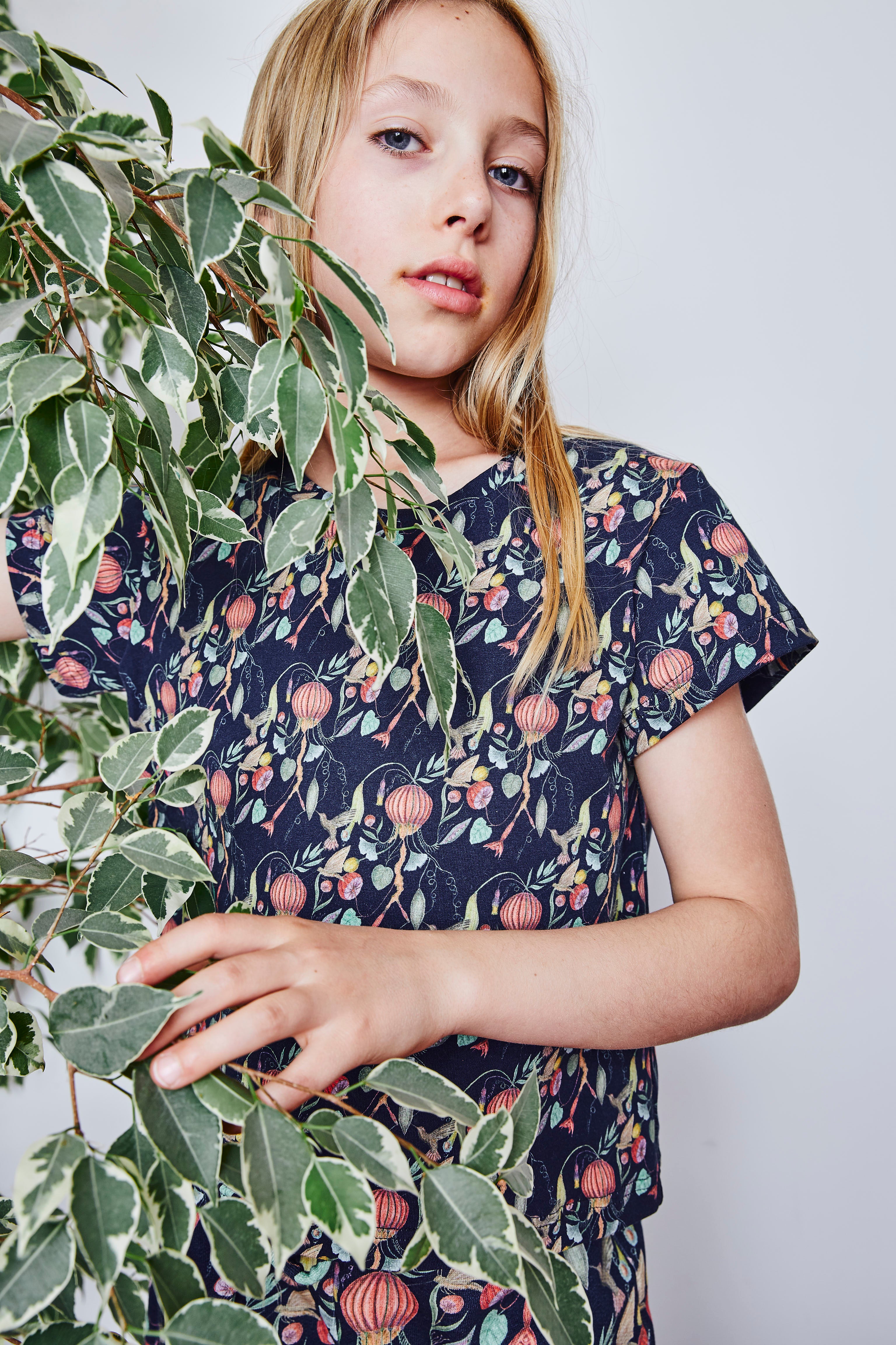 Organic cotton stretch jersey girls t-shirt.