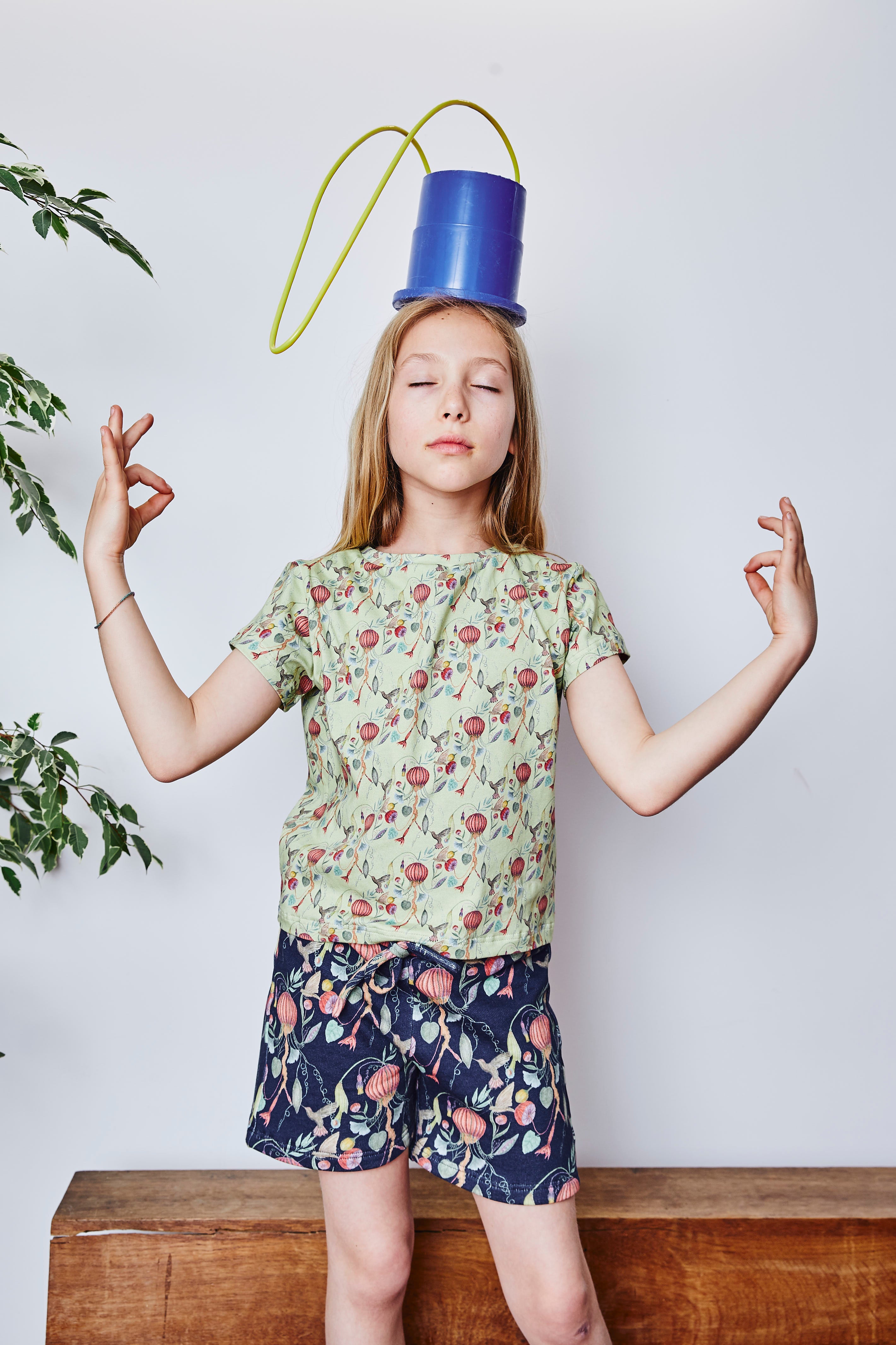 Organic cotton stretch jersey girls t-shirt.