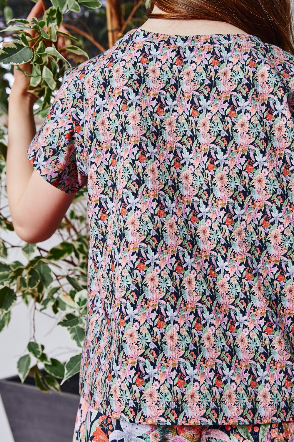 Organic cotton stretch jersey girls t-shirt.