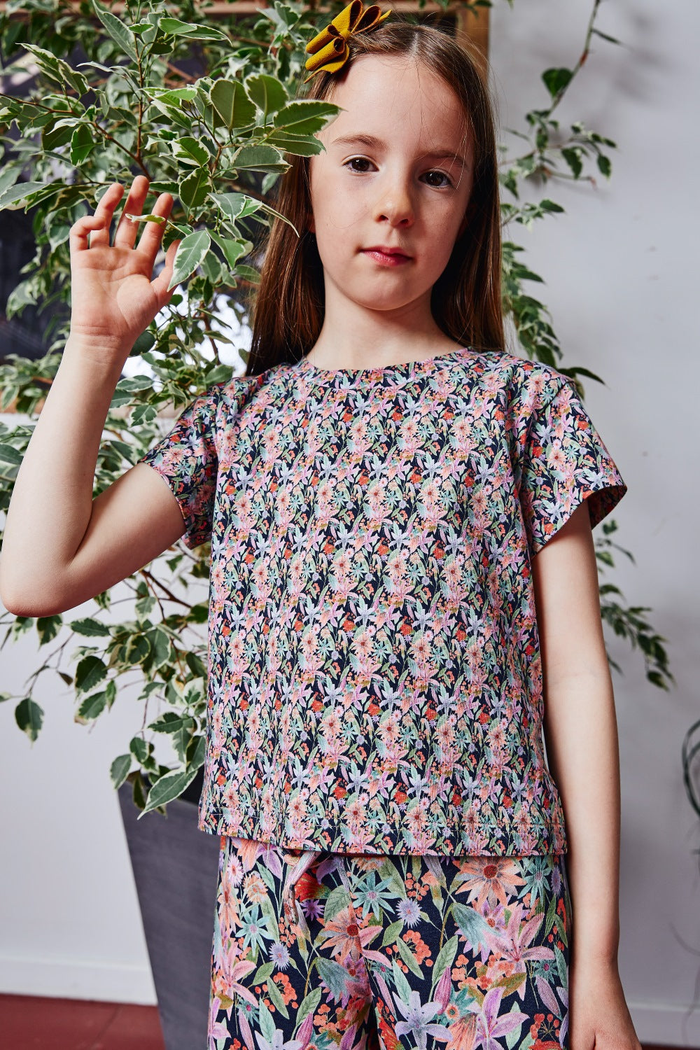 Organic cotton stretch jersey girls t-shirt.