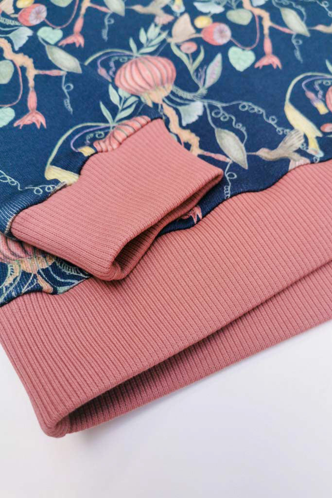 Girlish organic cotton sweatshirt.