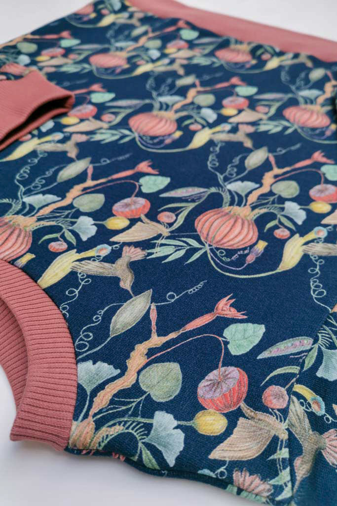 Girlish organic cotton sweatshirt.