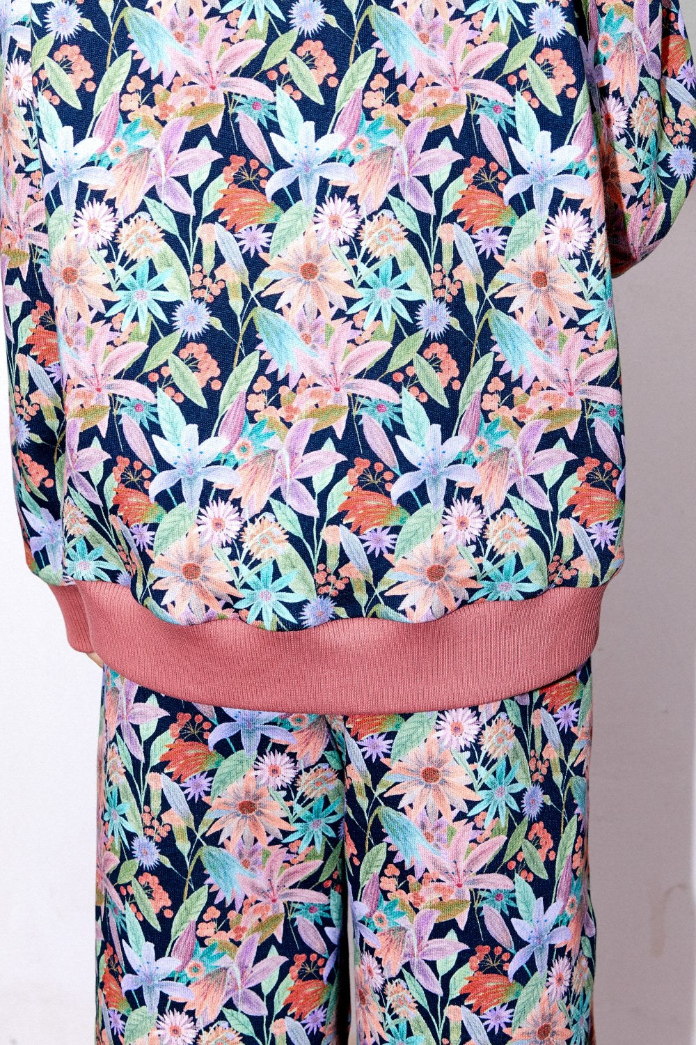 Girls organic cotton sweatshirt.