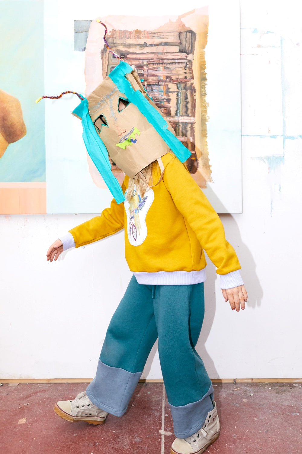 Girlish organic cotton sweatshirt.