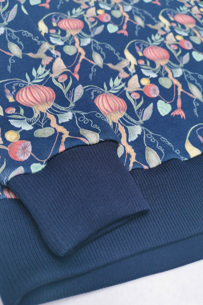 Women organic cotton sweatshirt.