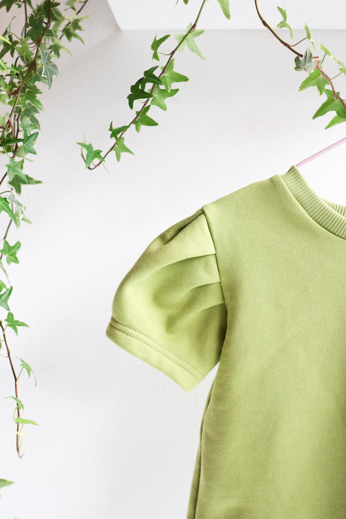 Organic cotton sweat kids puffed sleeve top.