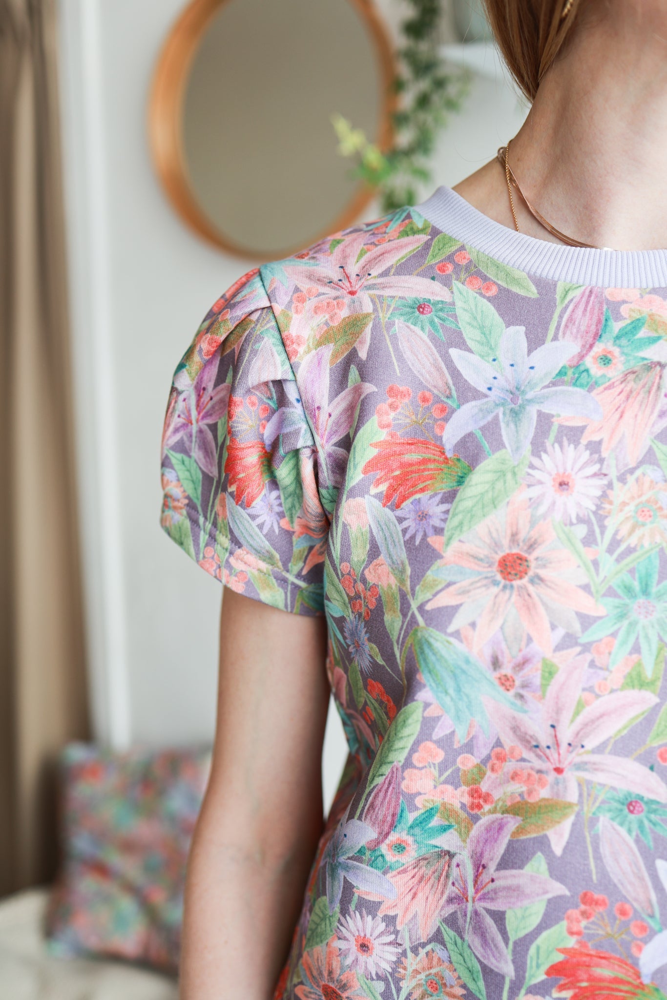 Organic cotton sweat women puffed sleeve top.
