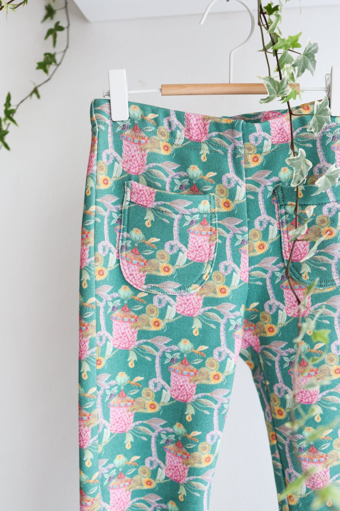 Kids organic cotton sweat pants.