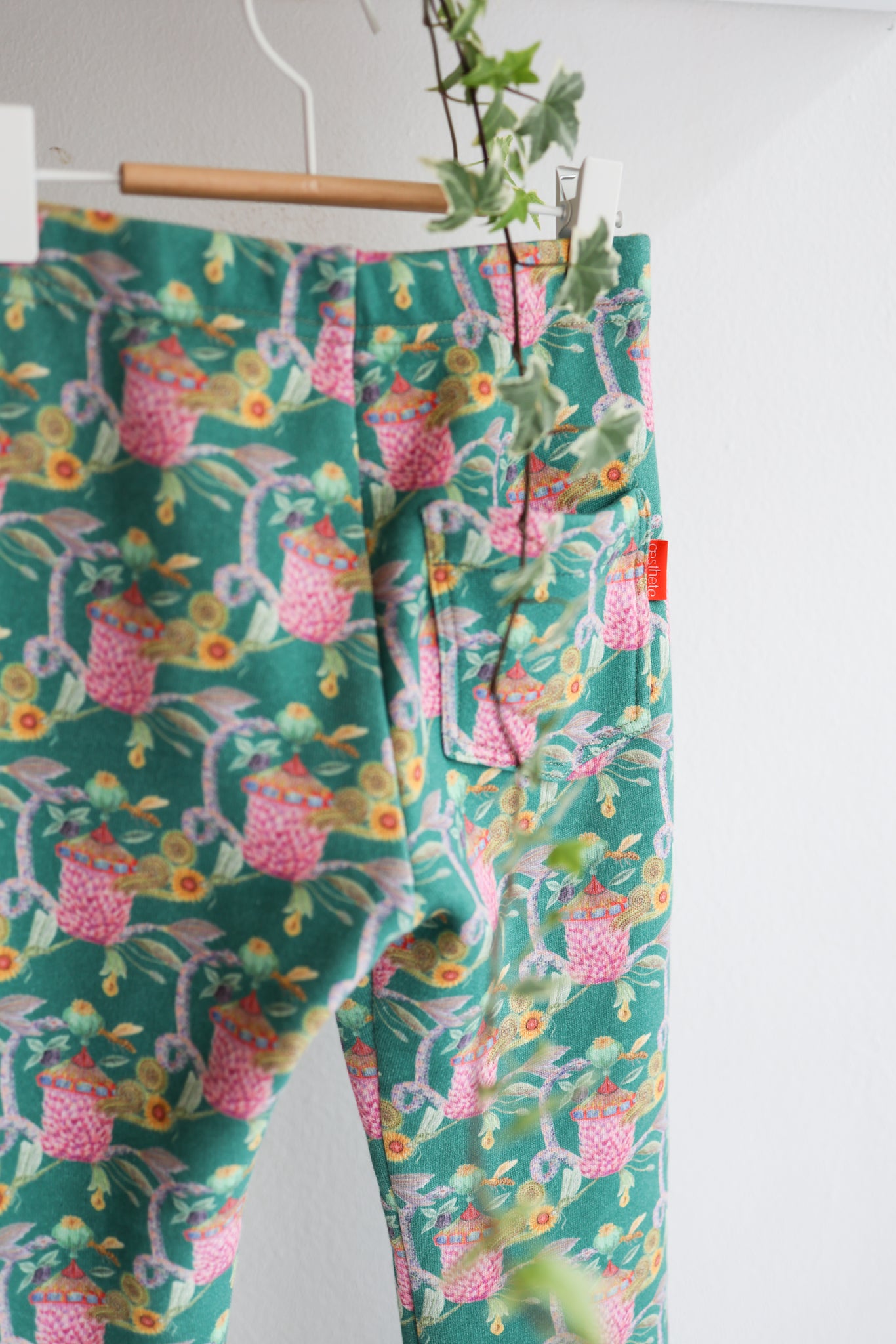 Kids organic cotton sweat pants.