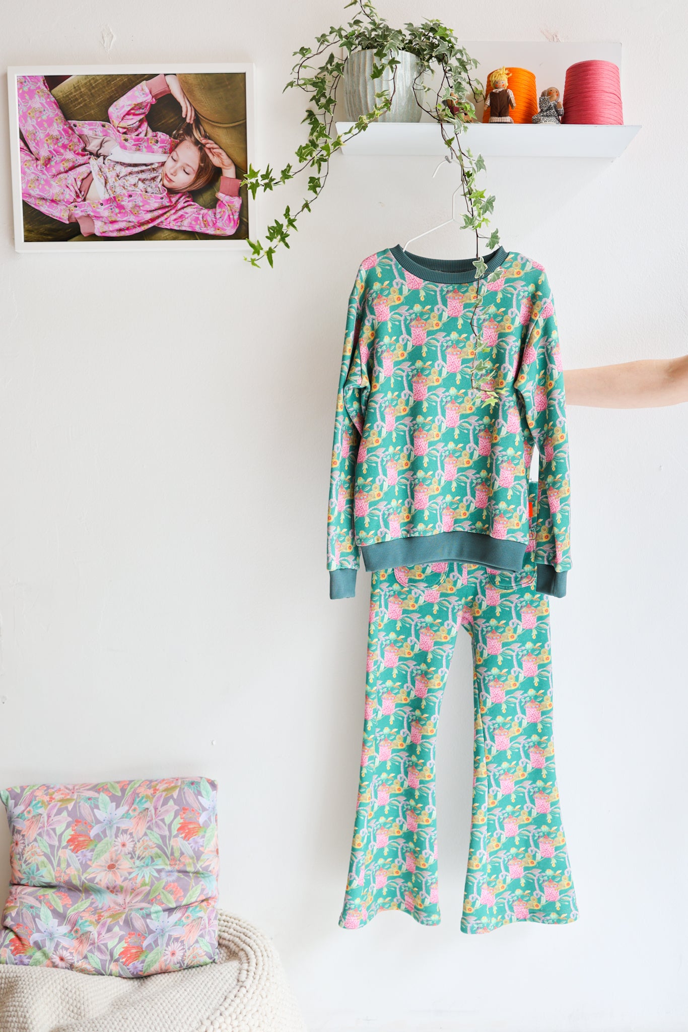 Kids organic cotton sweatshirt and  pants.