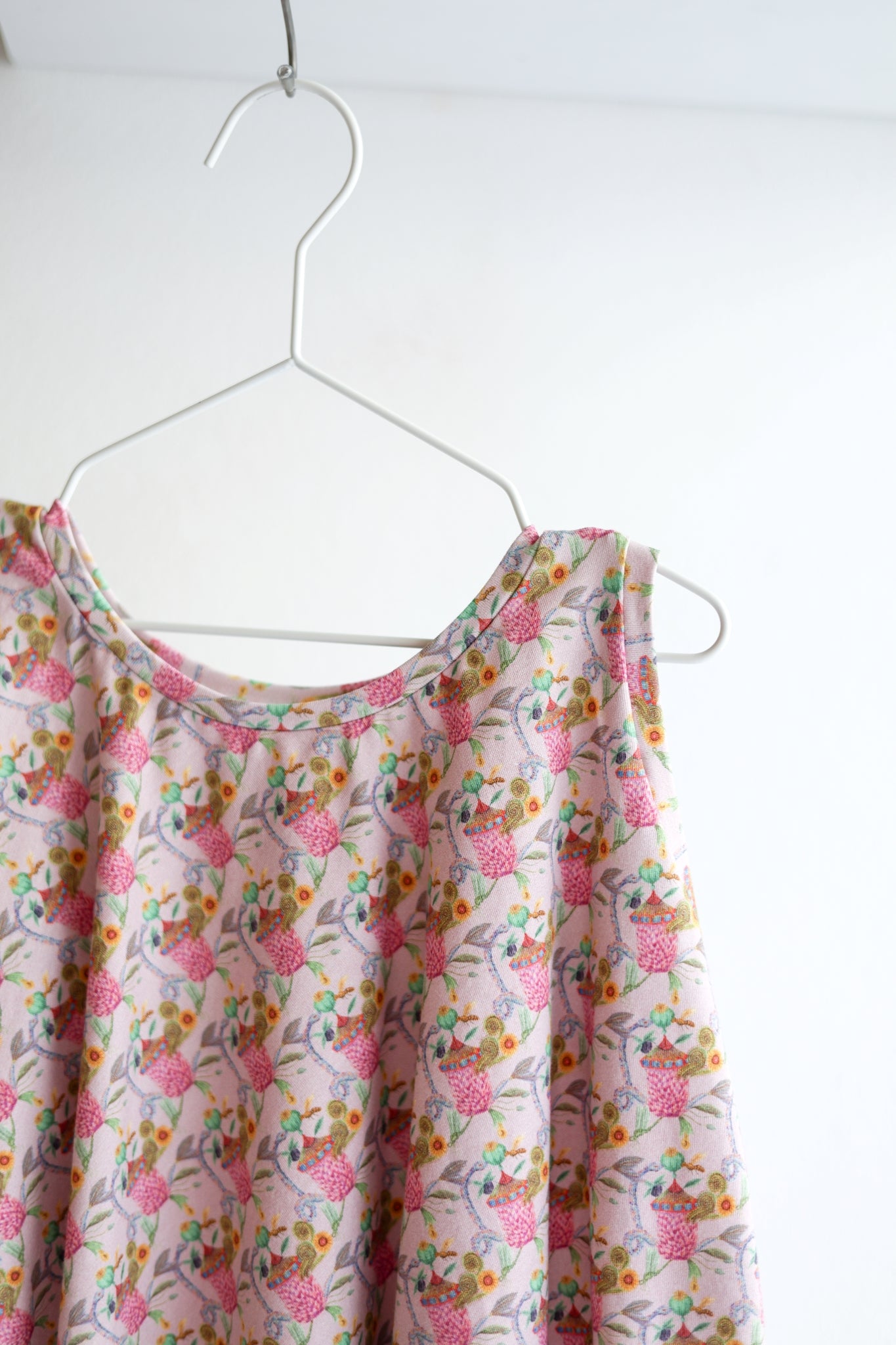 Organic cotton jersey kids sleeveless extra flared top.