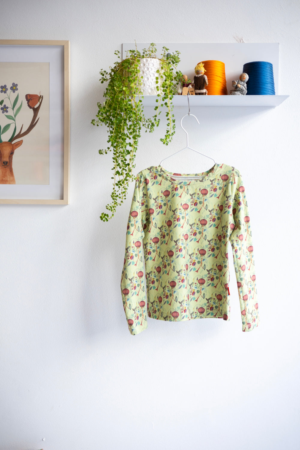 Kids unisex organic cotton stretch jersey long sleve t-shirt.