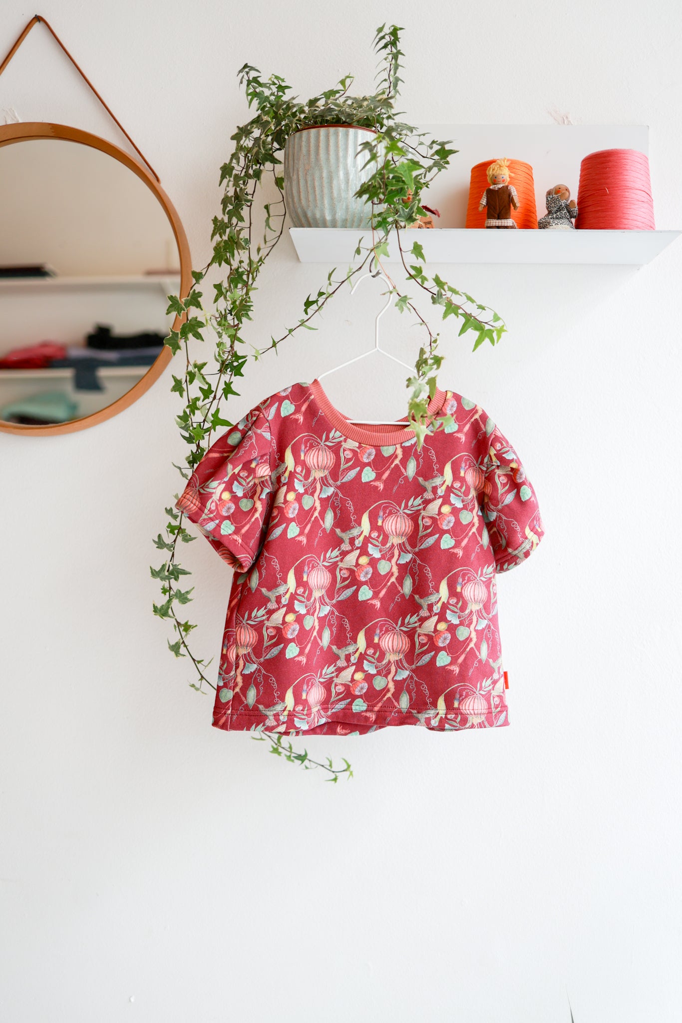 Organic cotton puffed sleeve kids top.