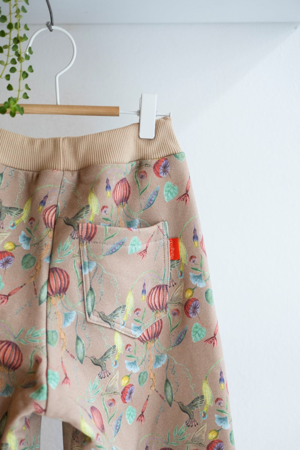 Kids organic cotton sweat pants.