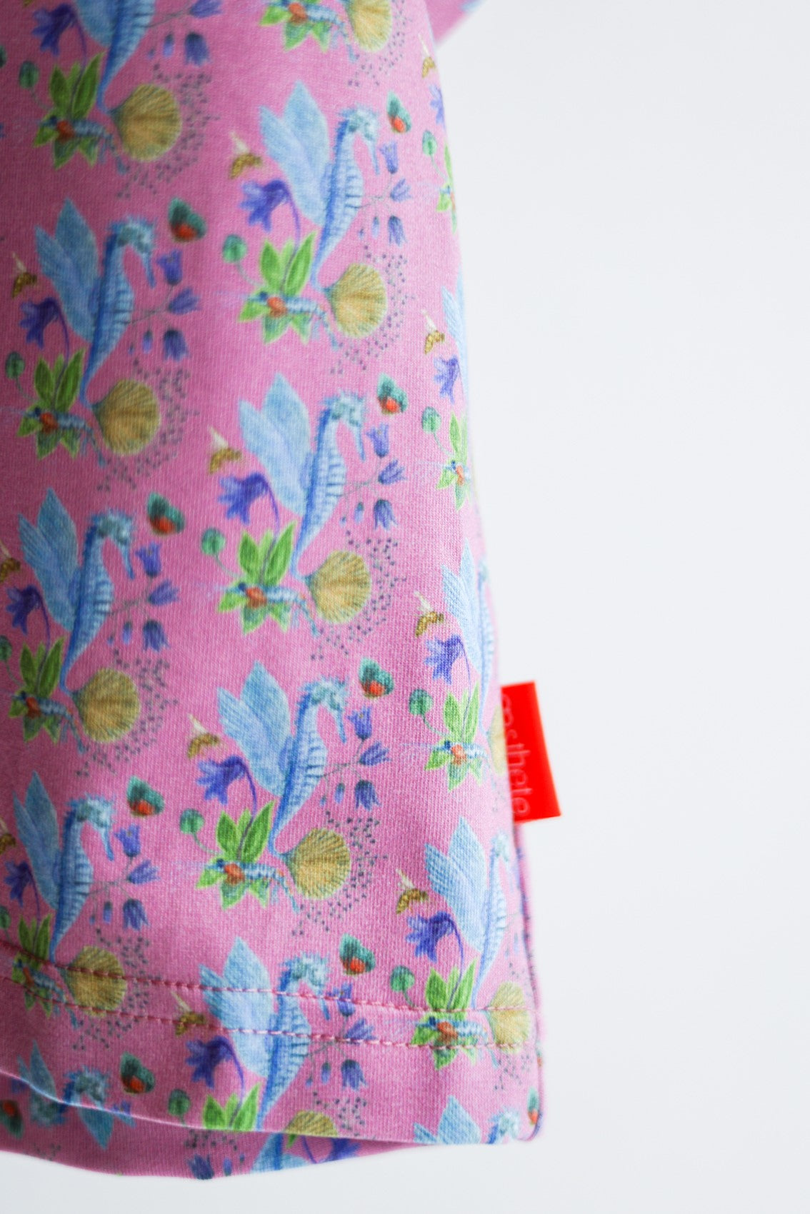 Organic cotton stretch jersey girls t-shirt.