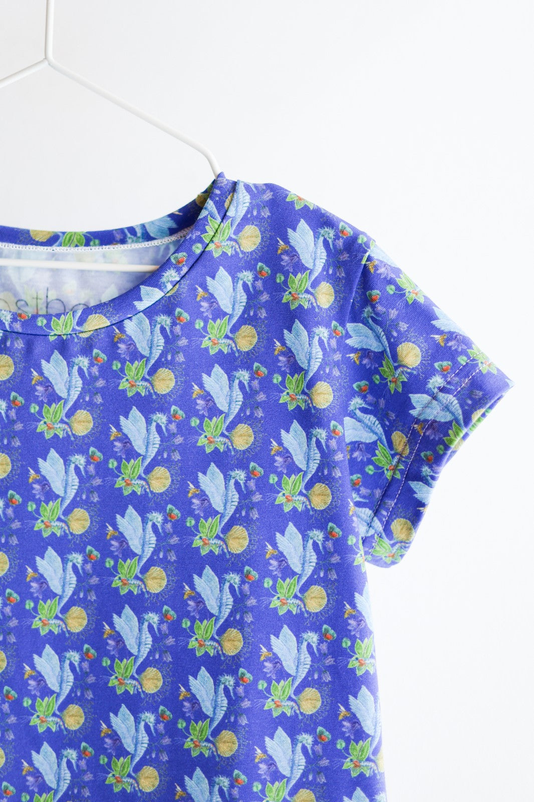 Organic cotton stretch jersey girls t-shirt.