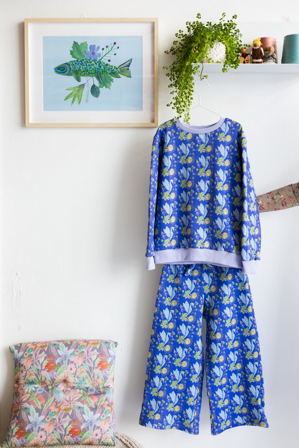 Kids unisex organic cotton sweatshirt and pants.