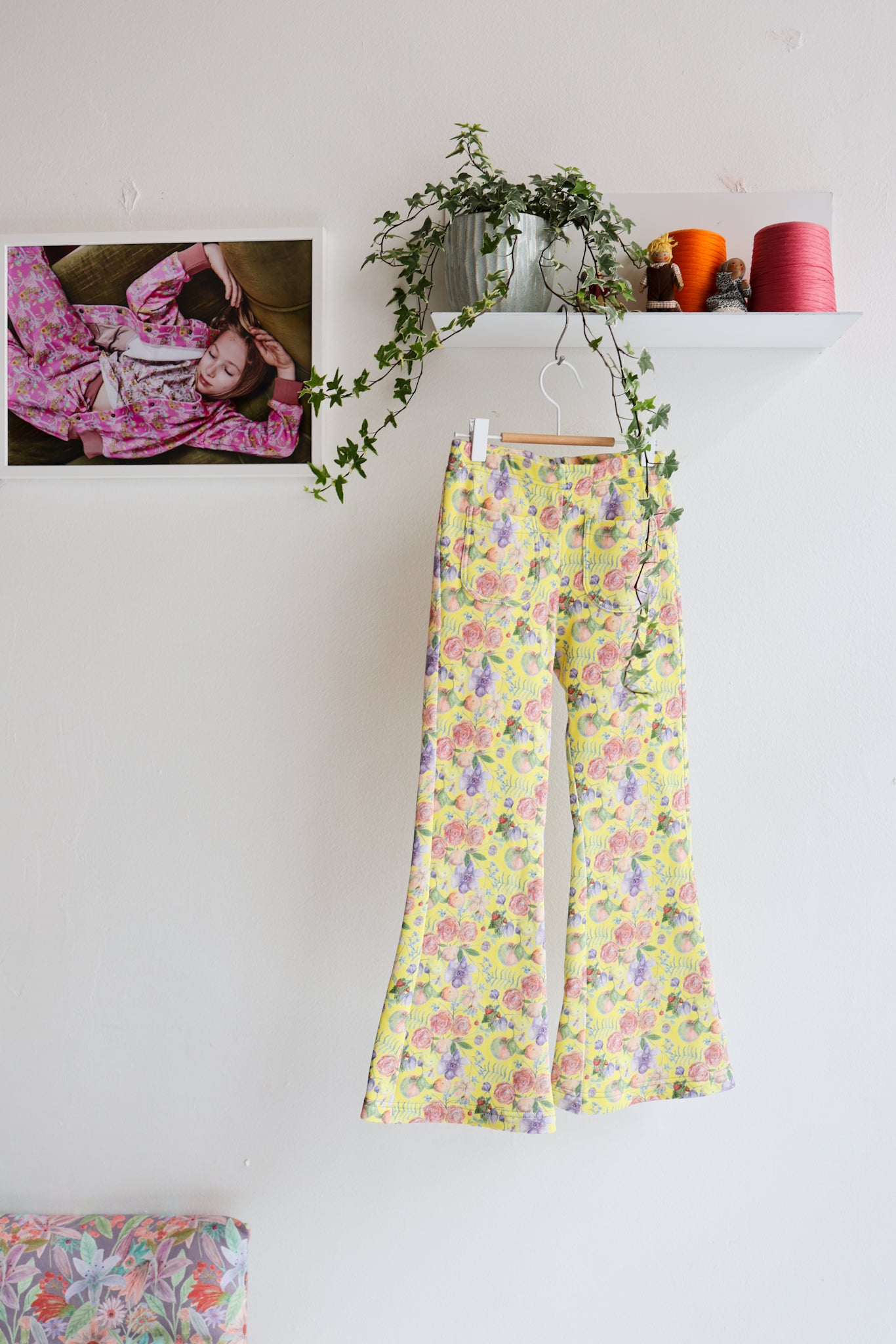 Kids organic cotton sweat bell bottom pants.