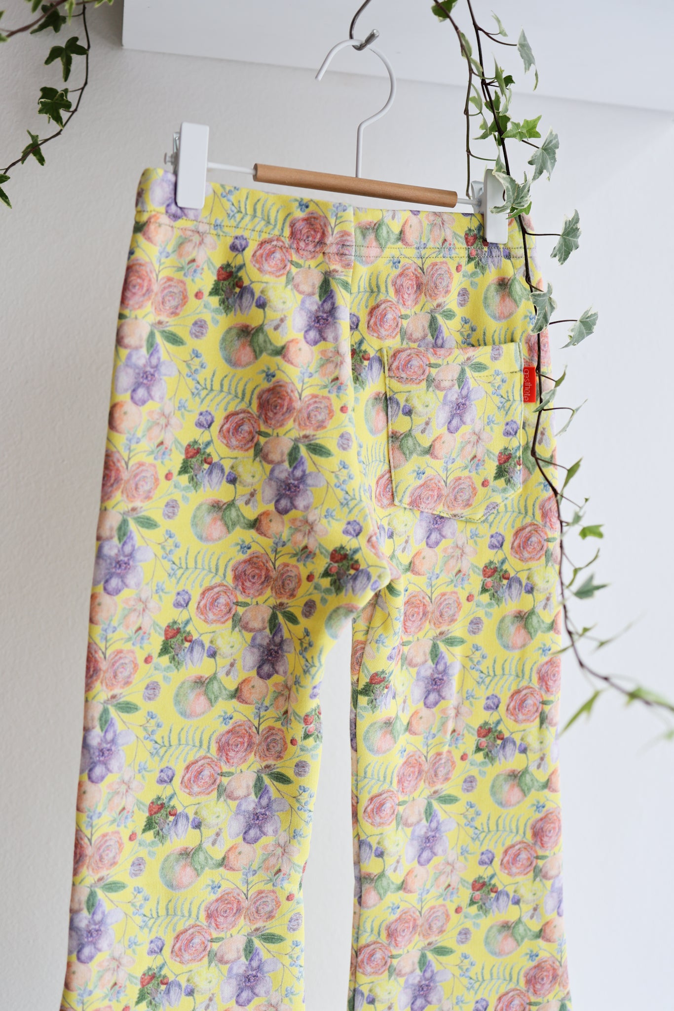 Kids organic cotton sweat bell bottom pants.
