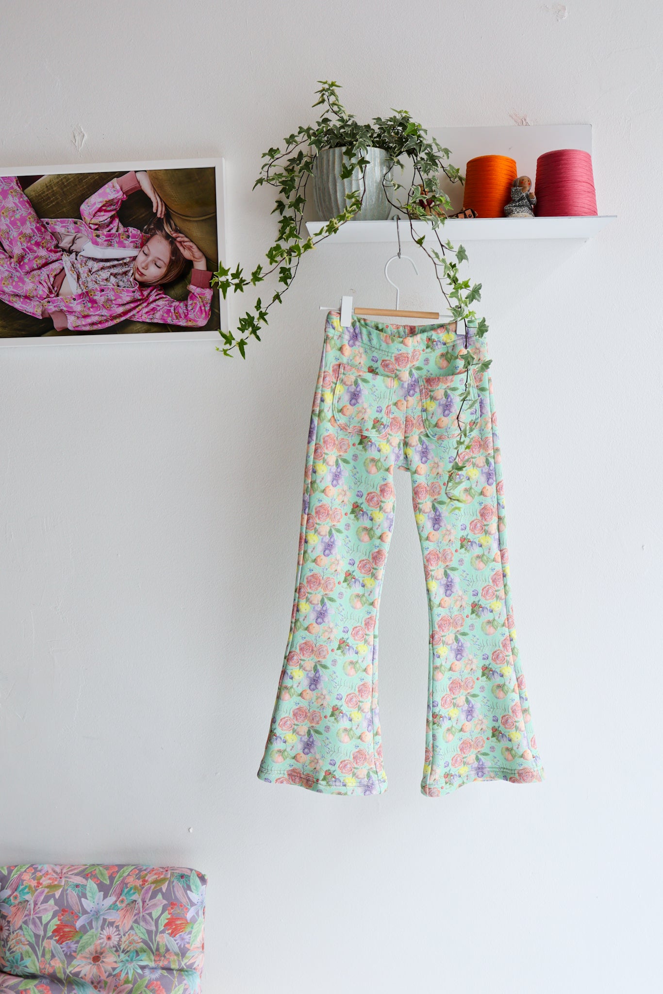 Kids organic cotton sweat bell bottom pants.