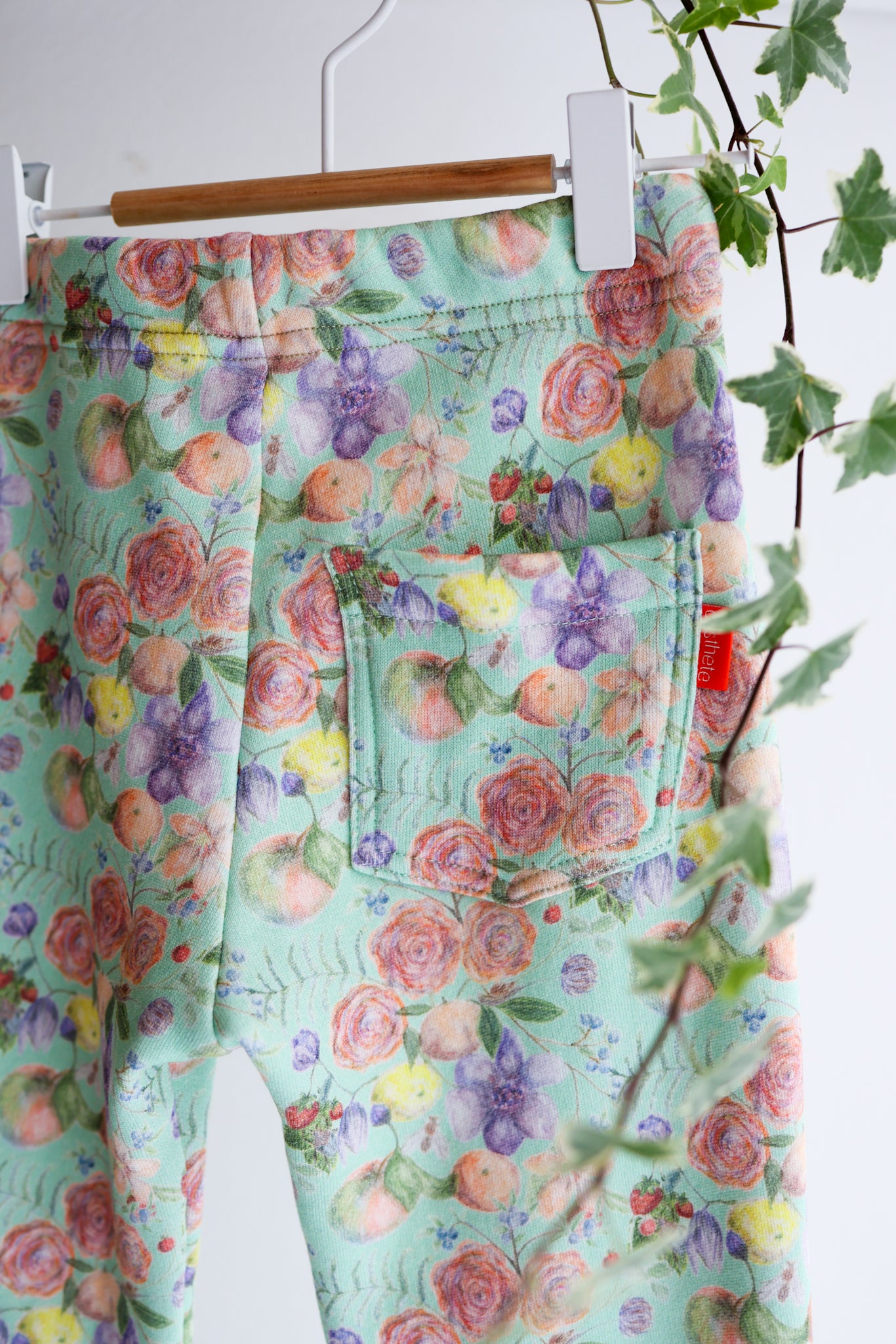 Kids organic cotton sweat bell bottom pants.