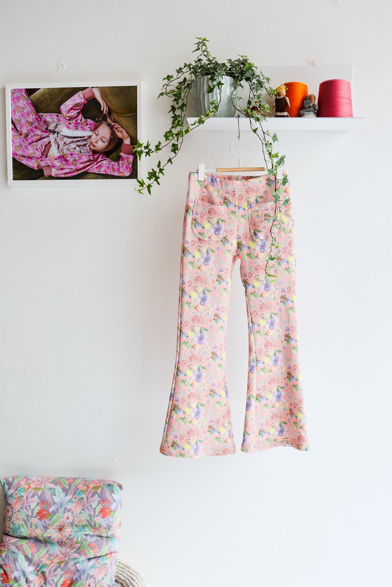 Kids organic cotton sweat bell bottom pants.