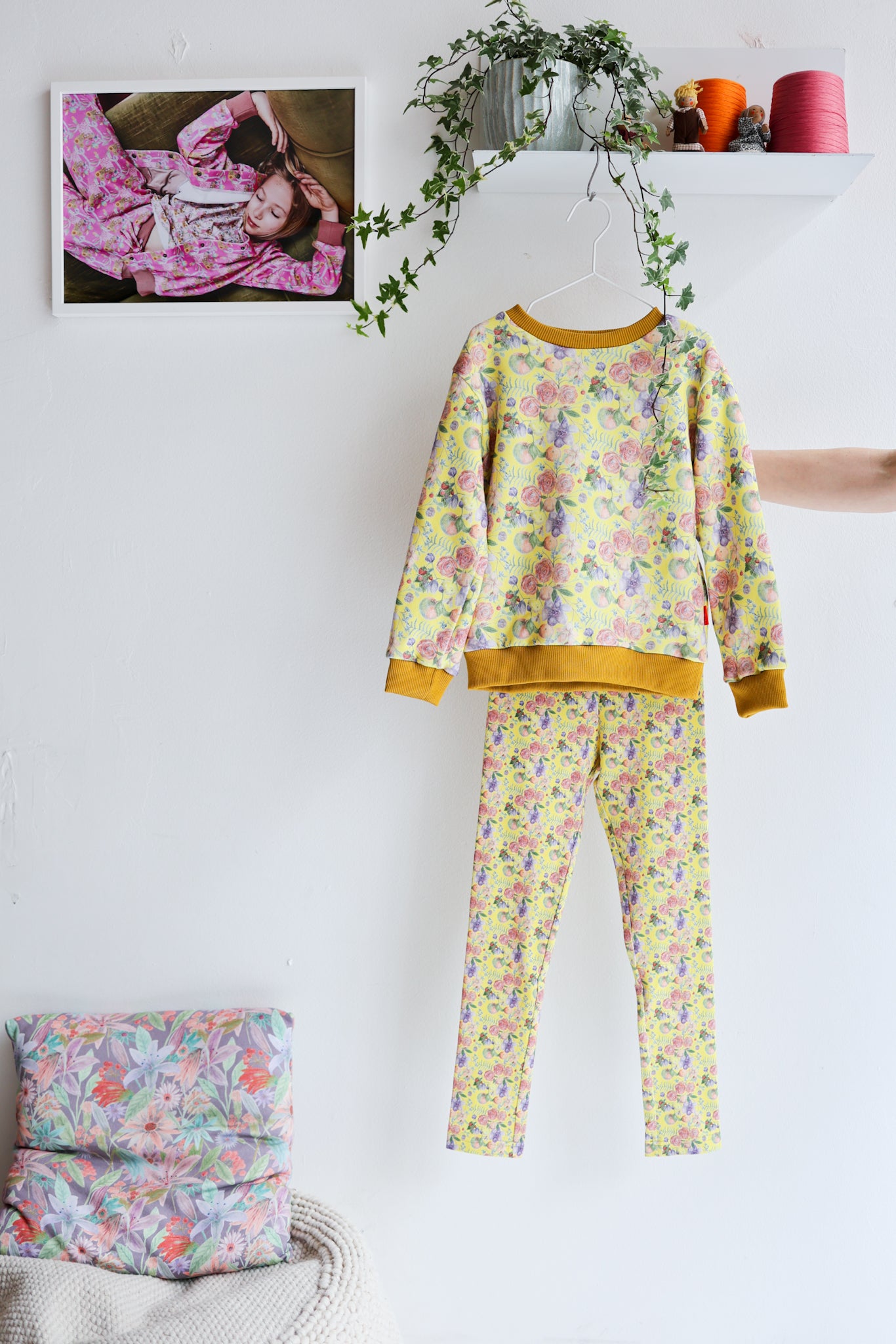 Kids organic cotton sweatshirt and leggins.