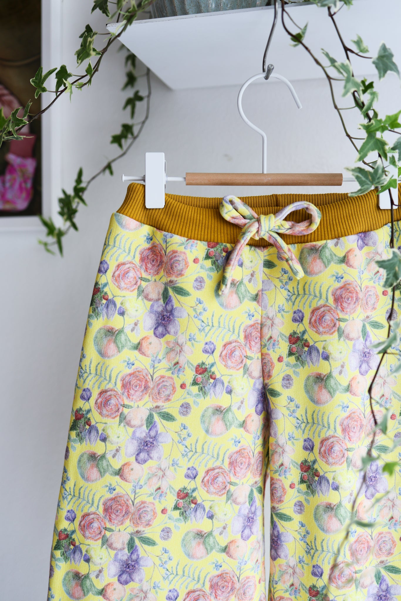 Kids organic cotton sweat pants.