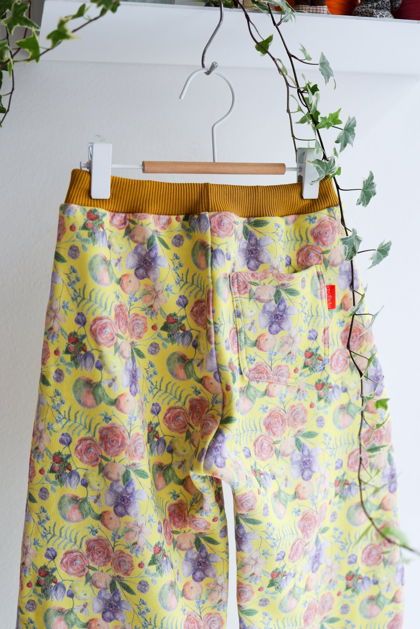Kids organic cotton sweat pants.
