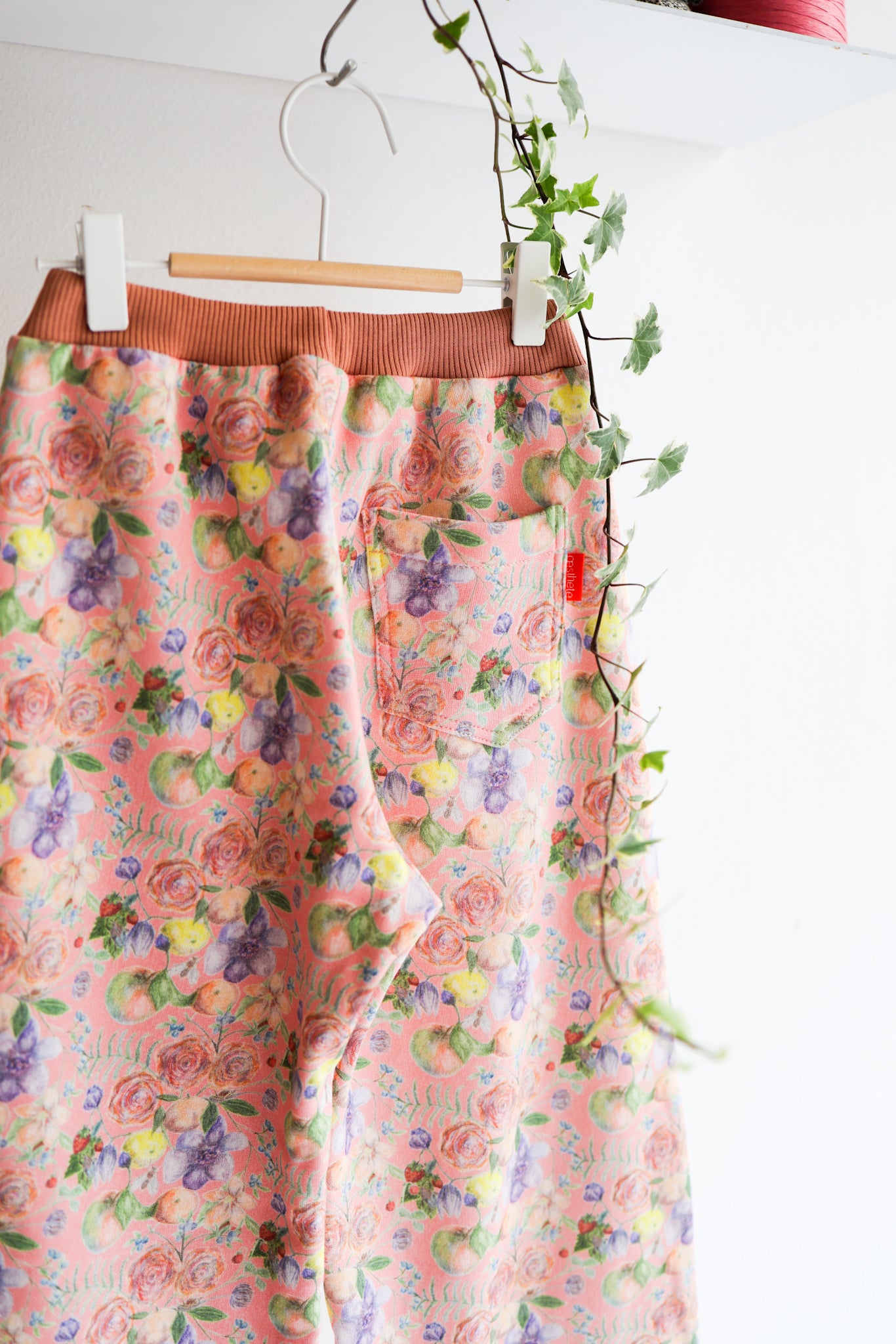 Kids organic cotton sweat pants.