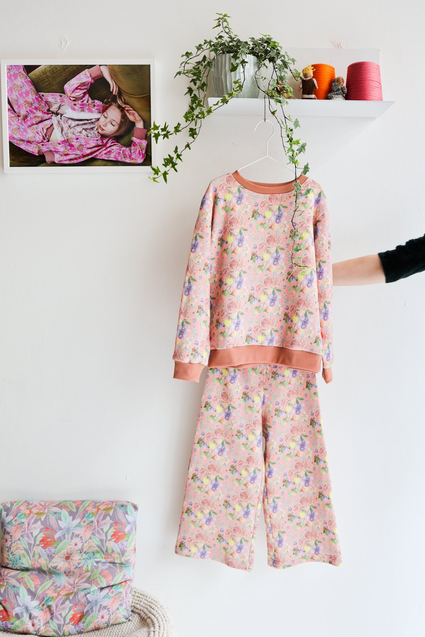 Kids organic cotton sweatshirt and pants.