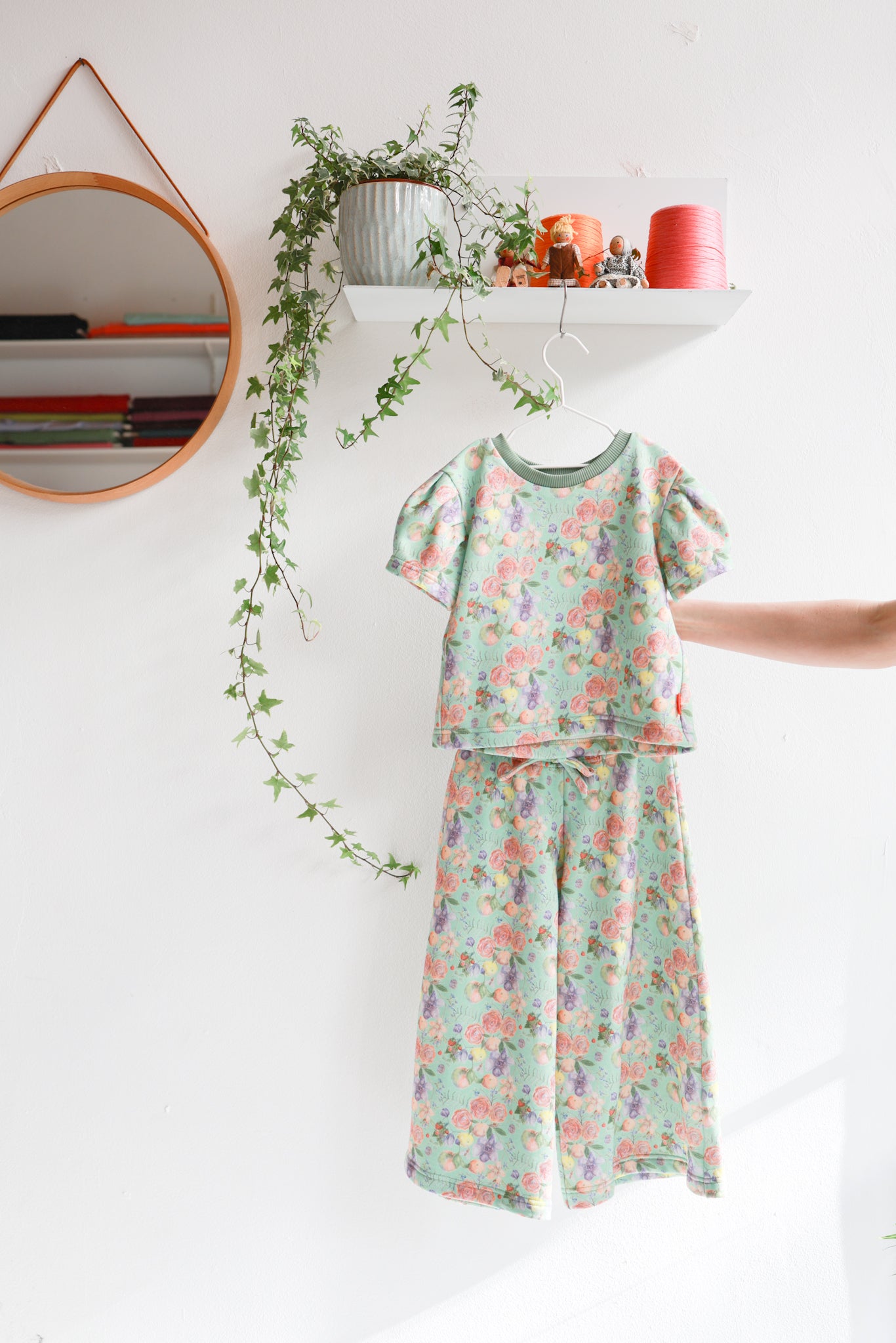 Organic cotton puffed sleeve kids top and pants.