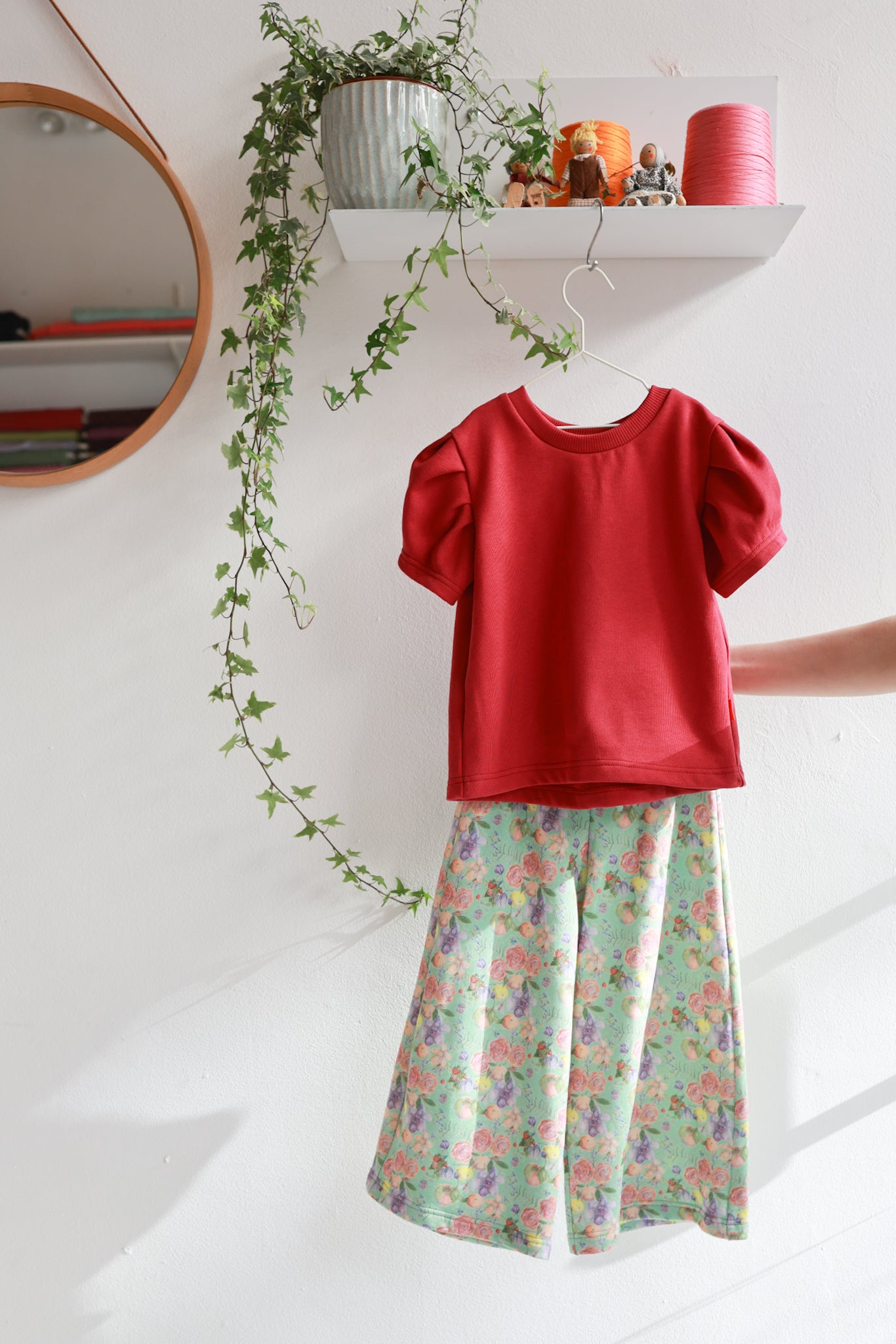 Organic cotton puffed sleeve kids top and pants.
