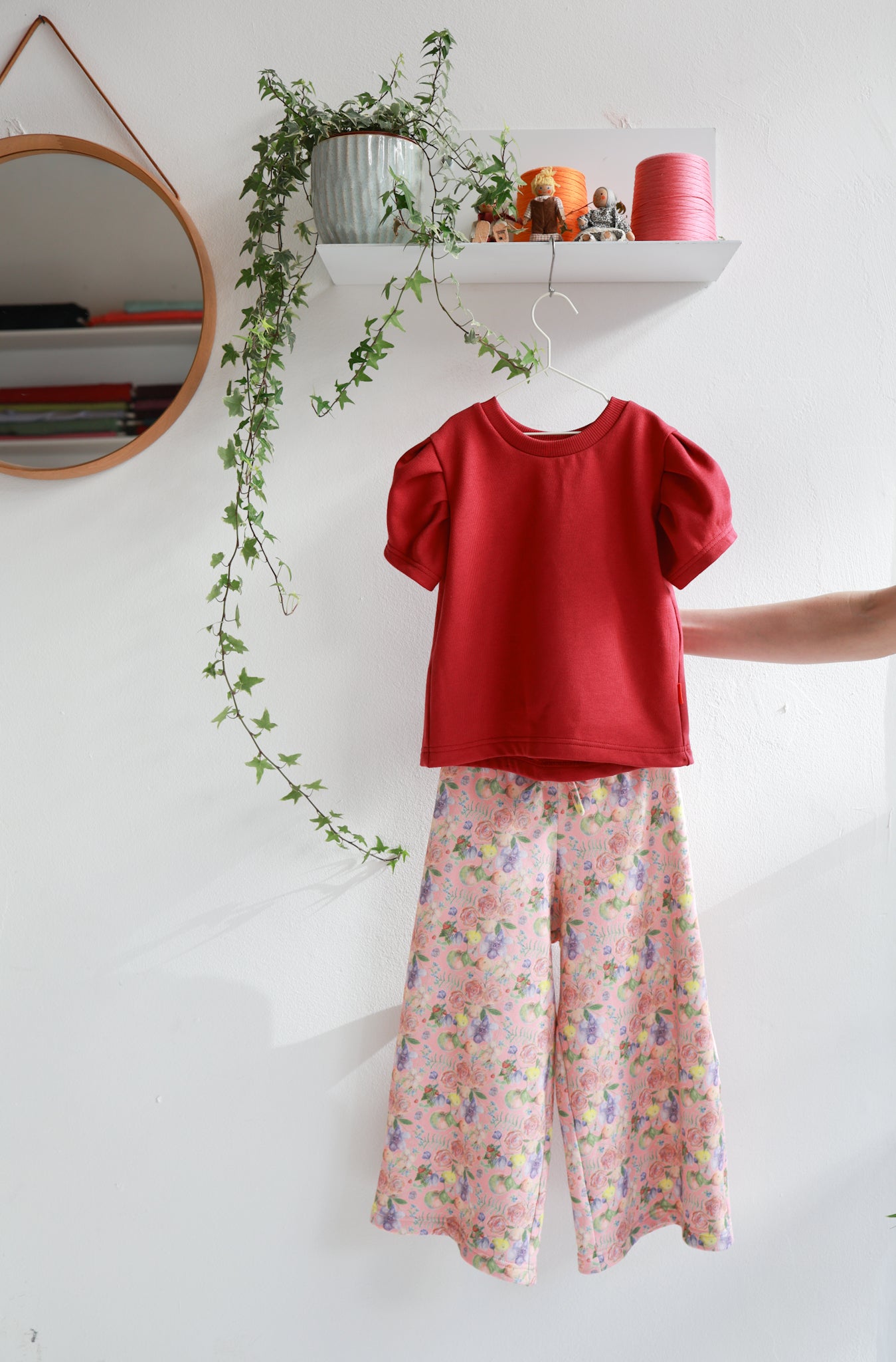 Organic cotton puffed sleeve kids top and pants.