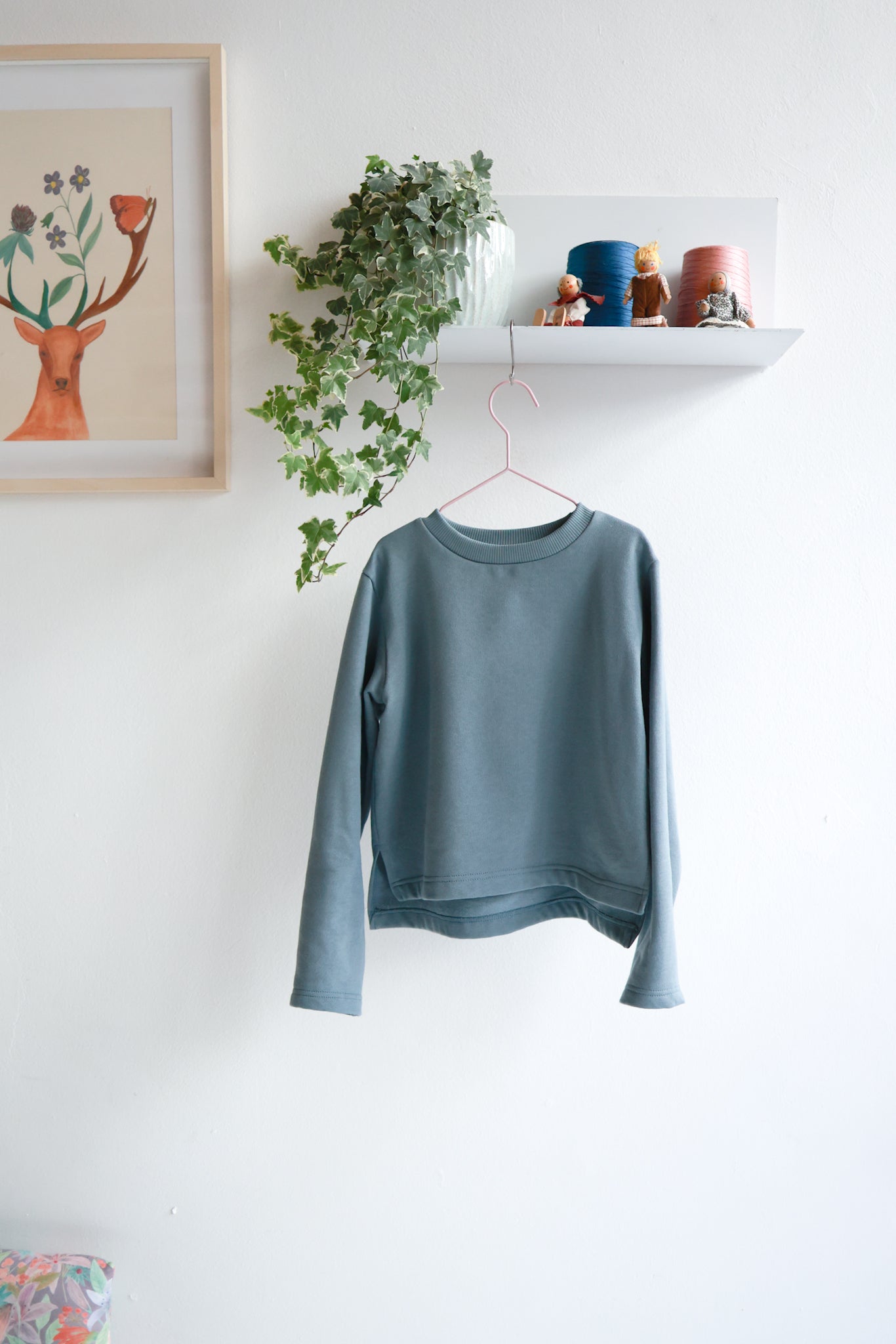 Kids organic cotton slitted sweatshirt.