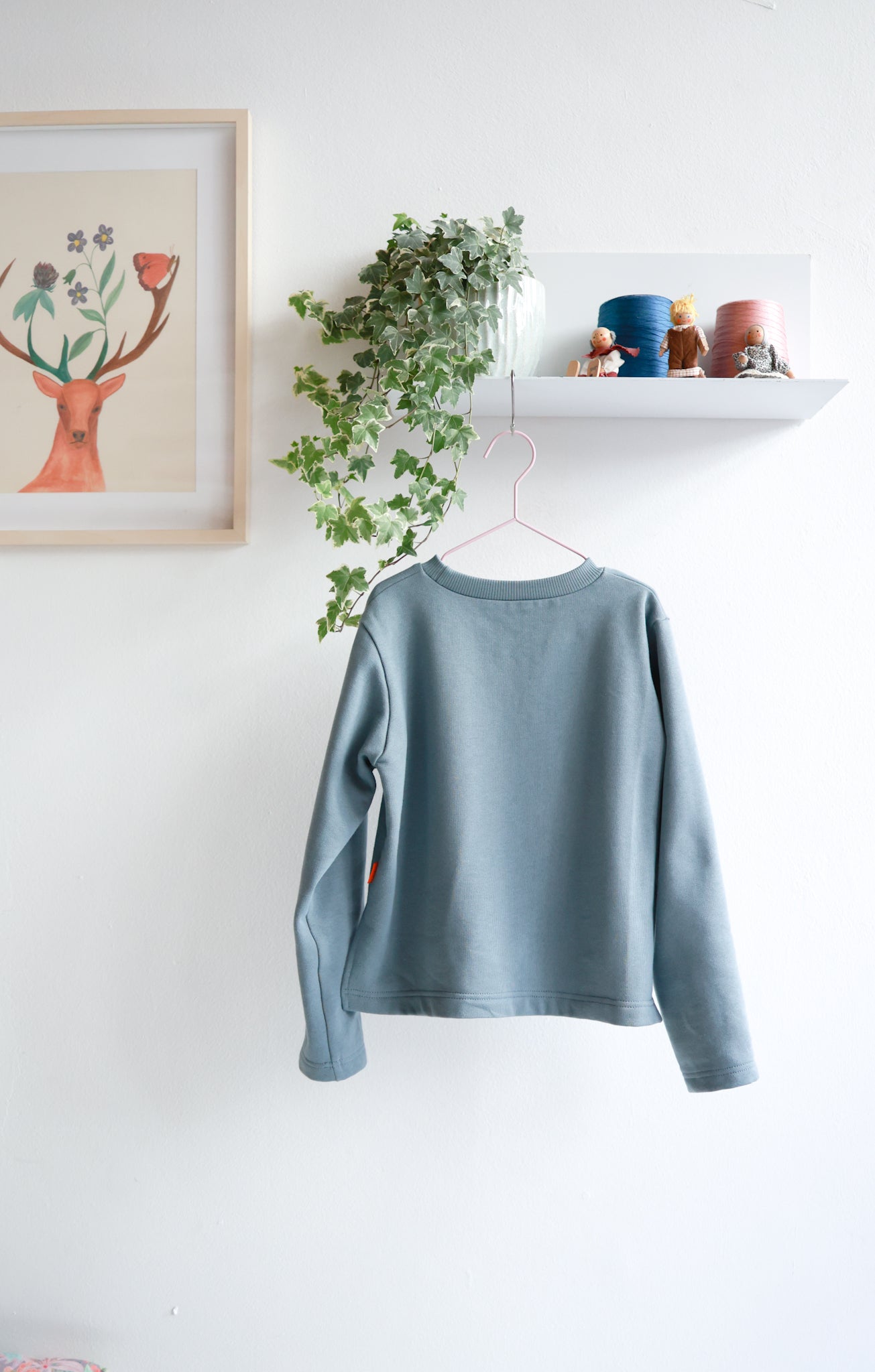 Kids organic cotton slitted sweatshirt.