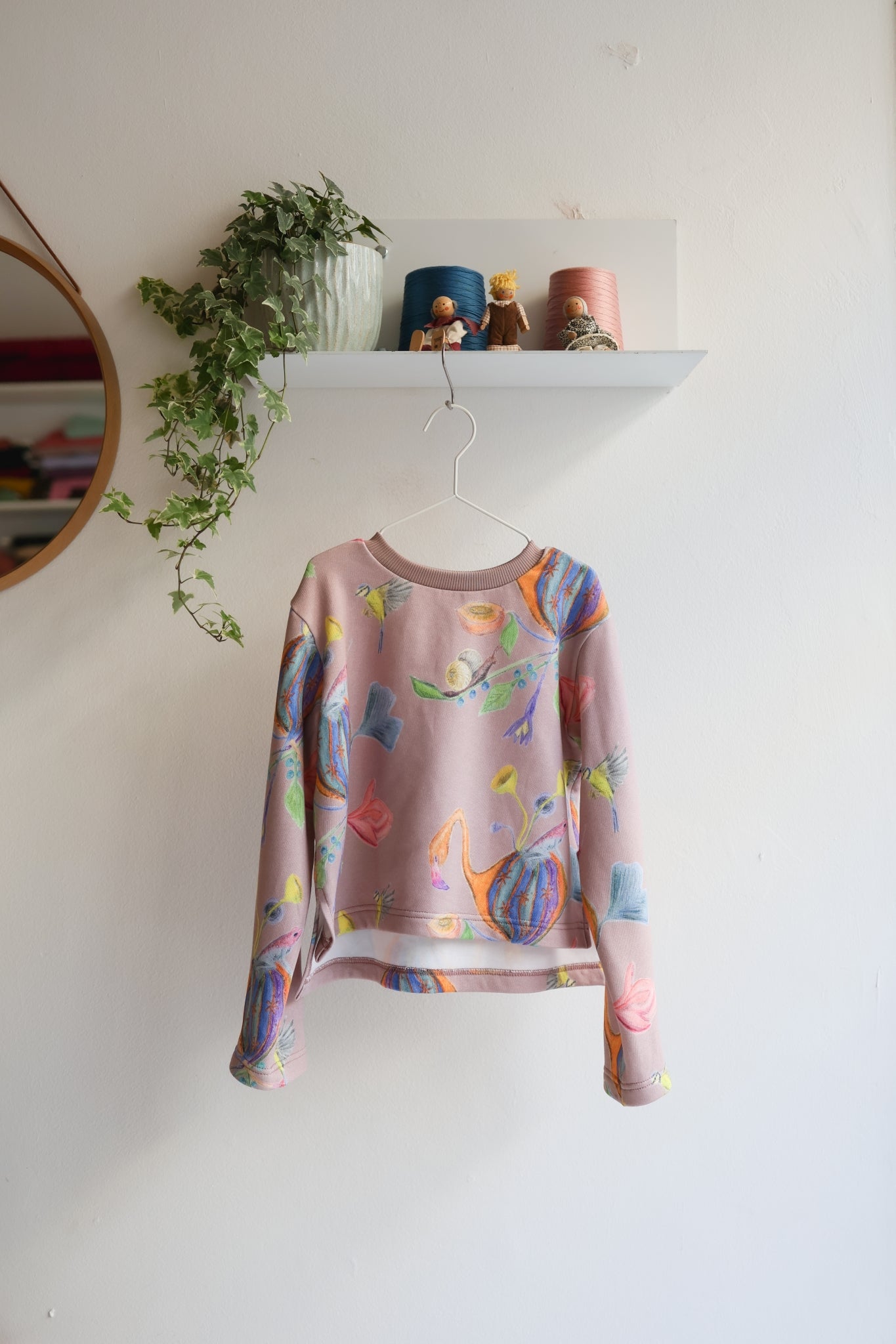 Kids organic cotton slitted sweatshirt.