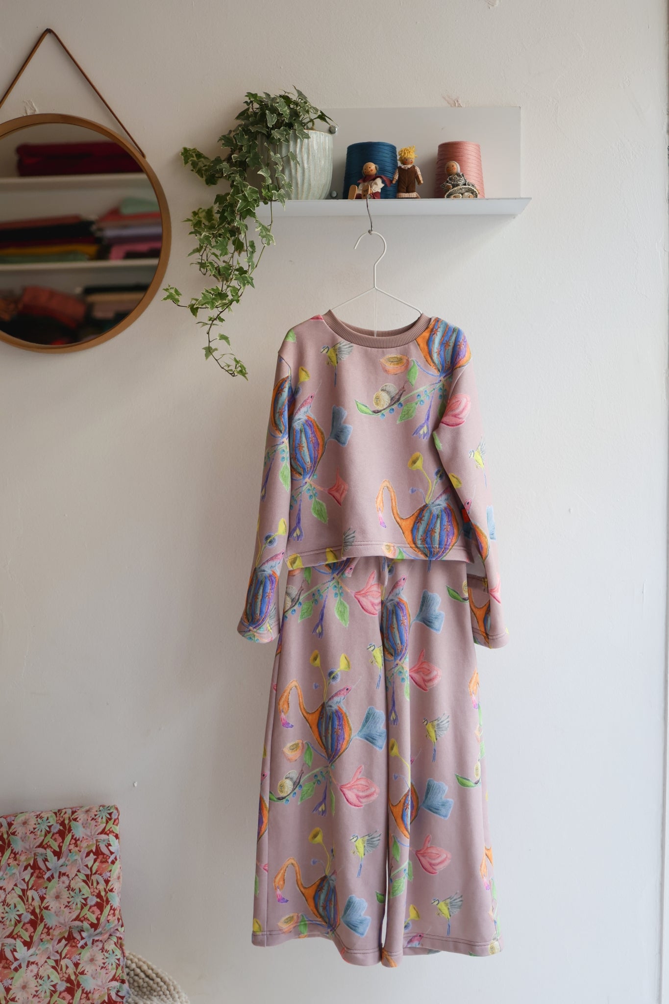 Kids organic cotton slitted sweatshirt.