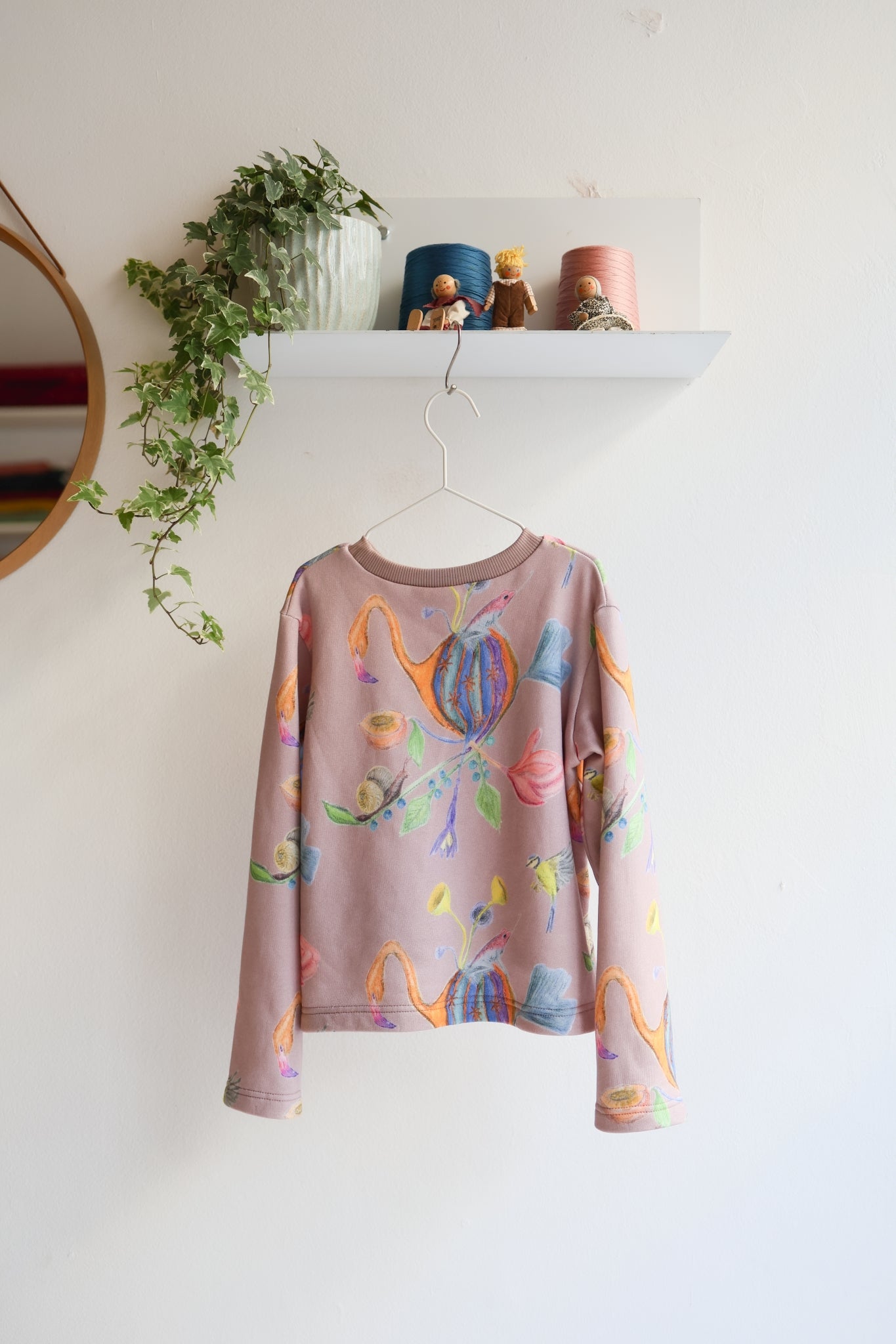 Kids organic cotton slitted sweatshirt.