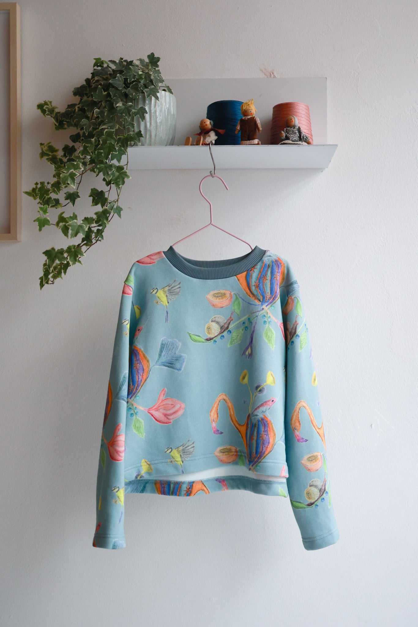 Kids organic cotton slitted sweatshirt.