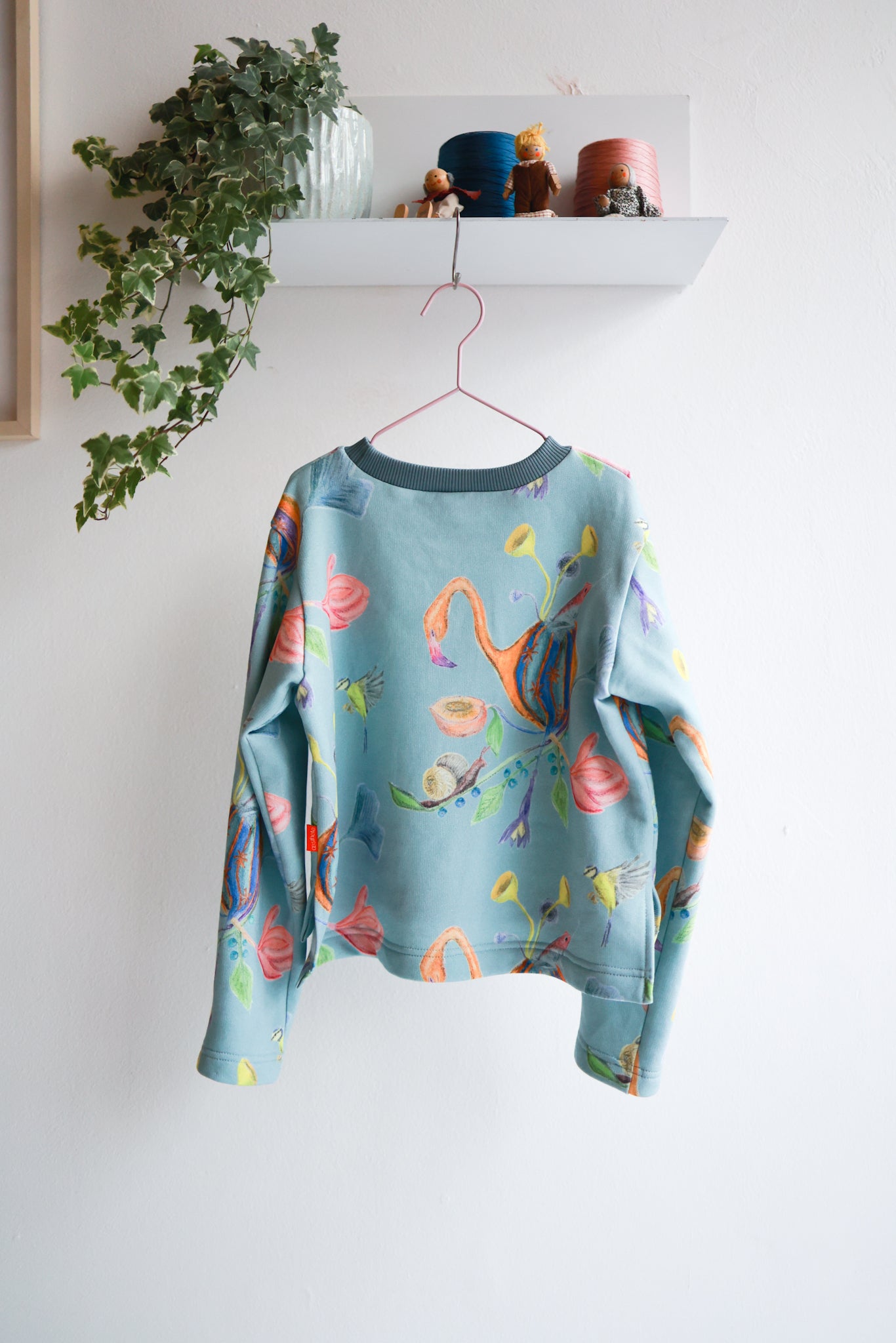 Kids organic cotton slitted sweatshirt.