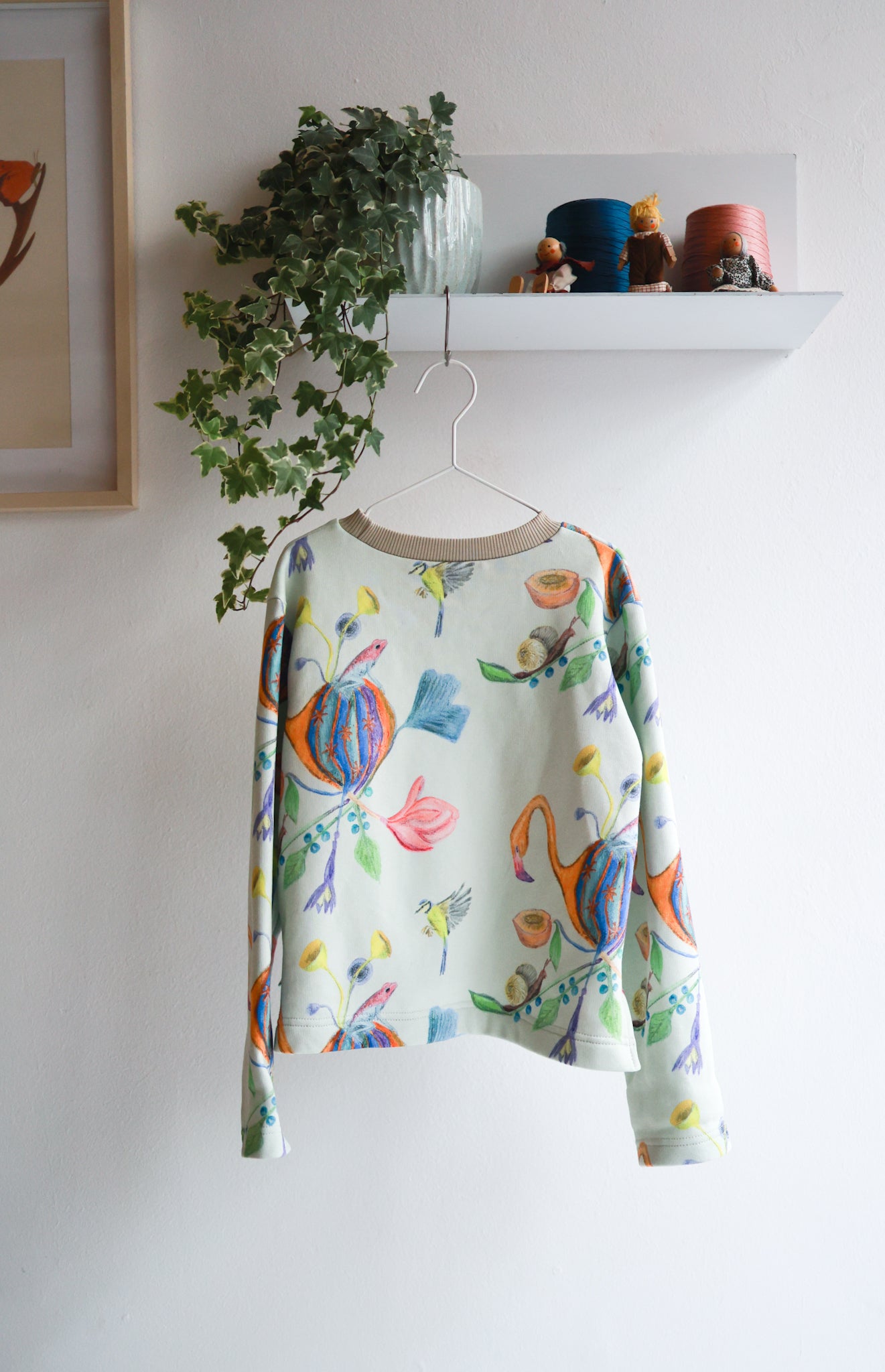 Kids organic cotton slitted sweatshirt.