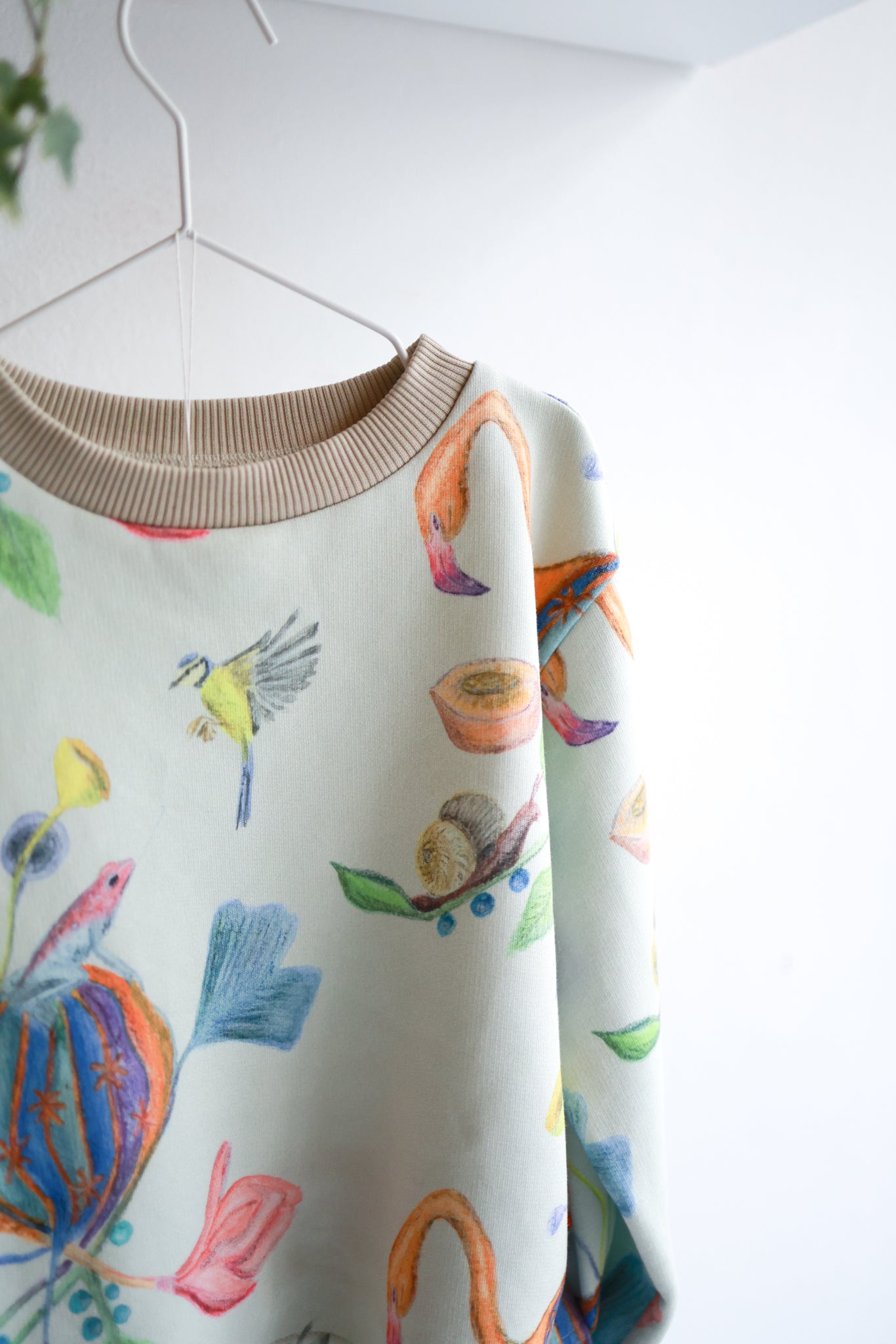 Kids organic cotton slitted sweatshirt.