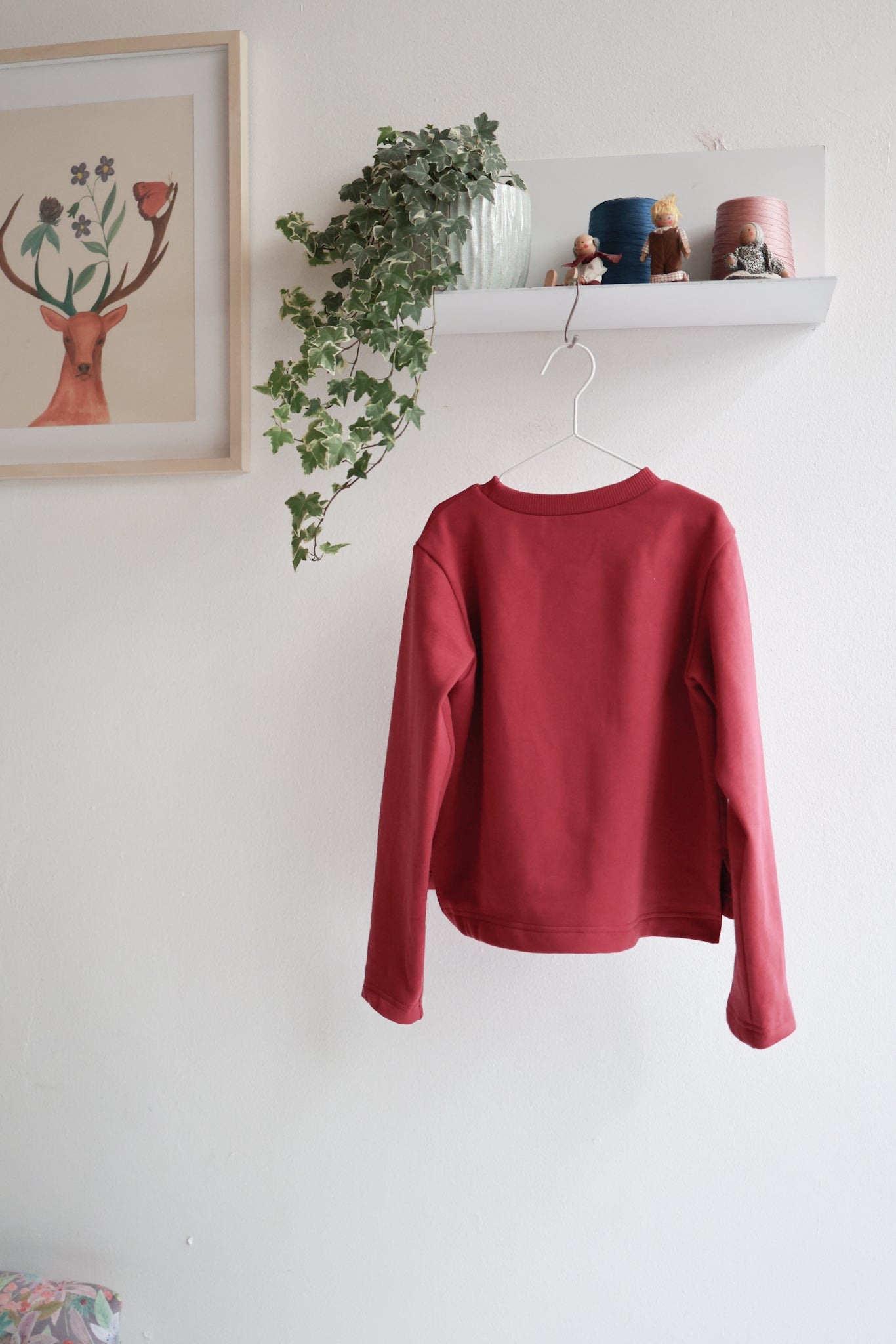 Kids organic cotton slitted sweatshirt.
